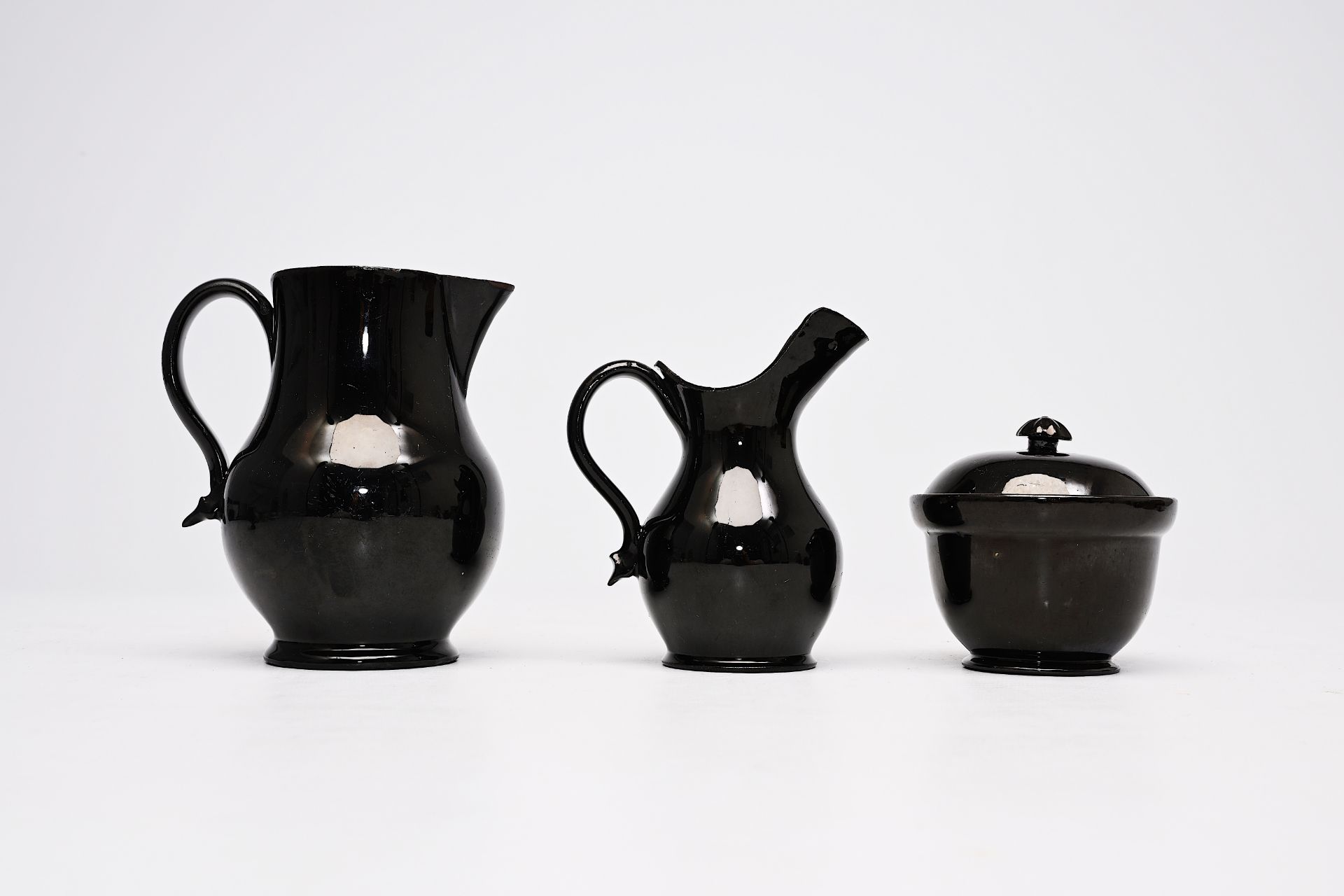 A varied collection black glazed Namur earthenware, 18th/19th C. - Image 9 of 13