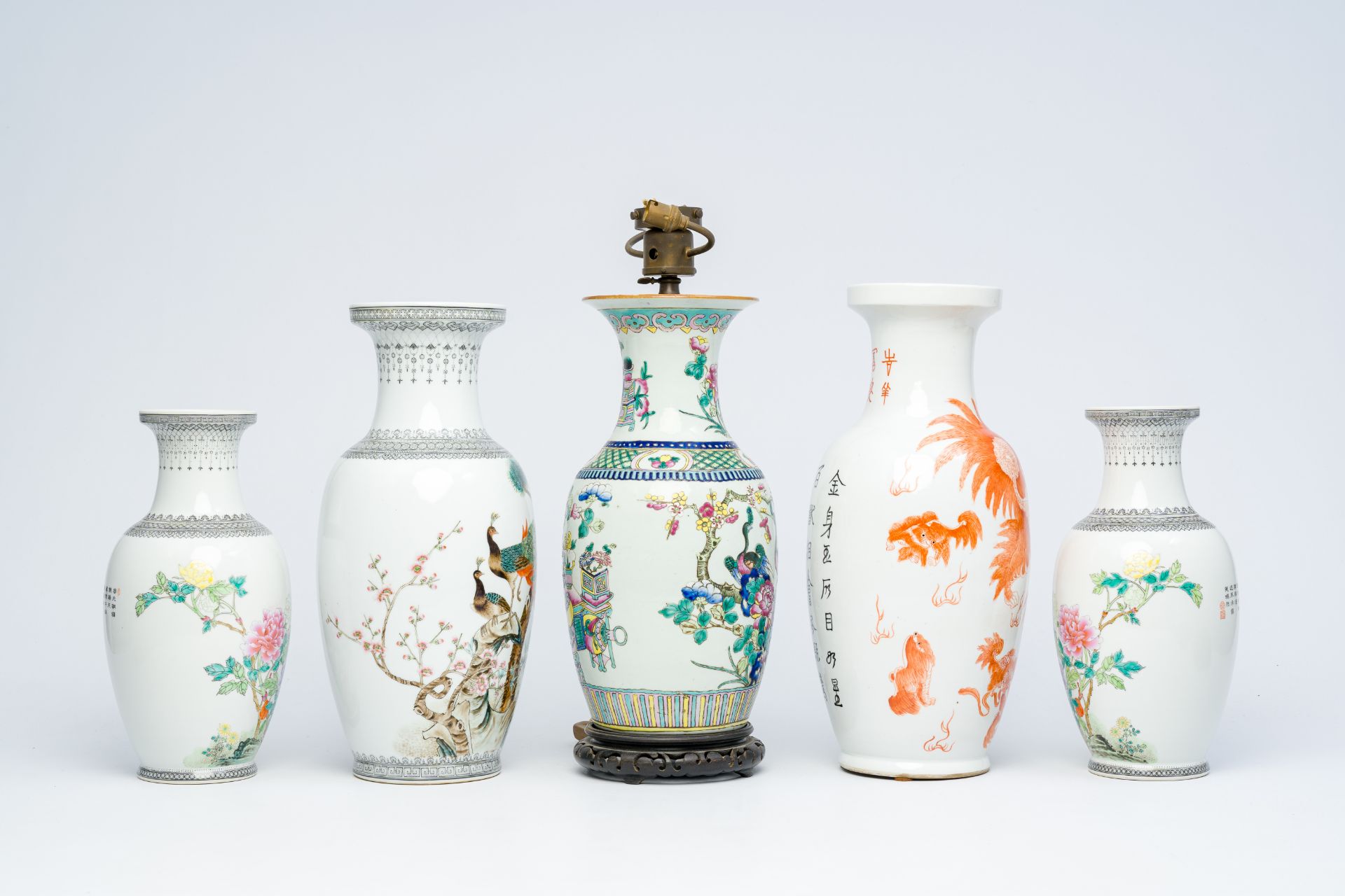 Nine various Chinese famille rose and iron-red vases, 19th/20th C. - Bild 10 aus 34