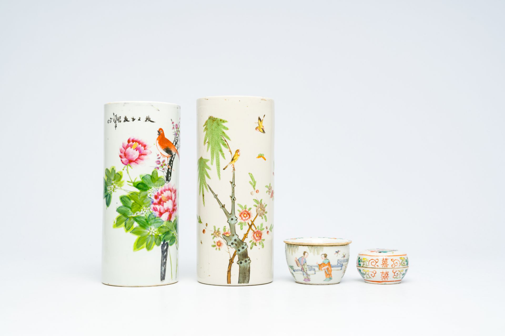 Two Chinese qianjiang cai hat stands, a famille rose box and cover and a cricket box with ladies on - Image 2 of 7