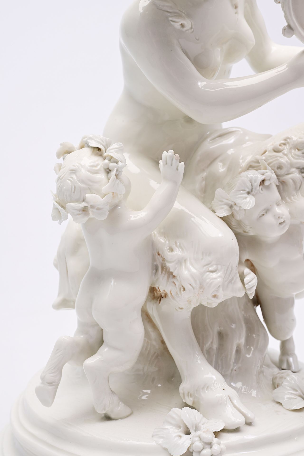 Clodion (1738-1814, after): An Italian playful porcelain group with music-making and dancing satyrs, - Bild 4 aus 14