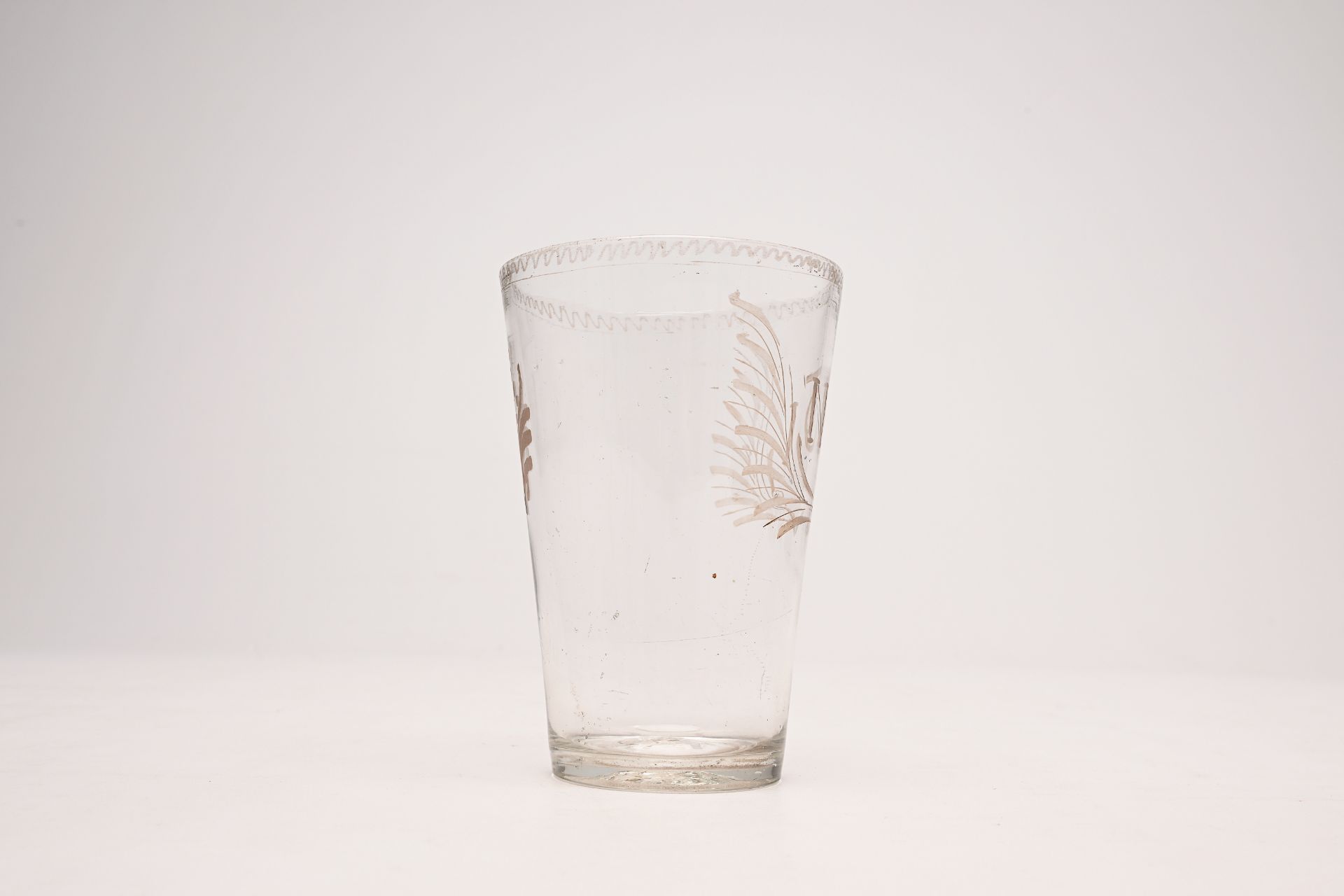 An etched or engraved glass with monogram NOI, end 18th C. - Bild 4 aus 6