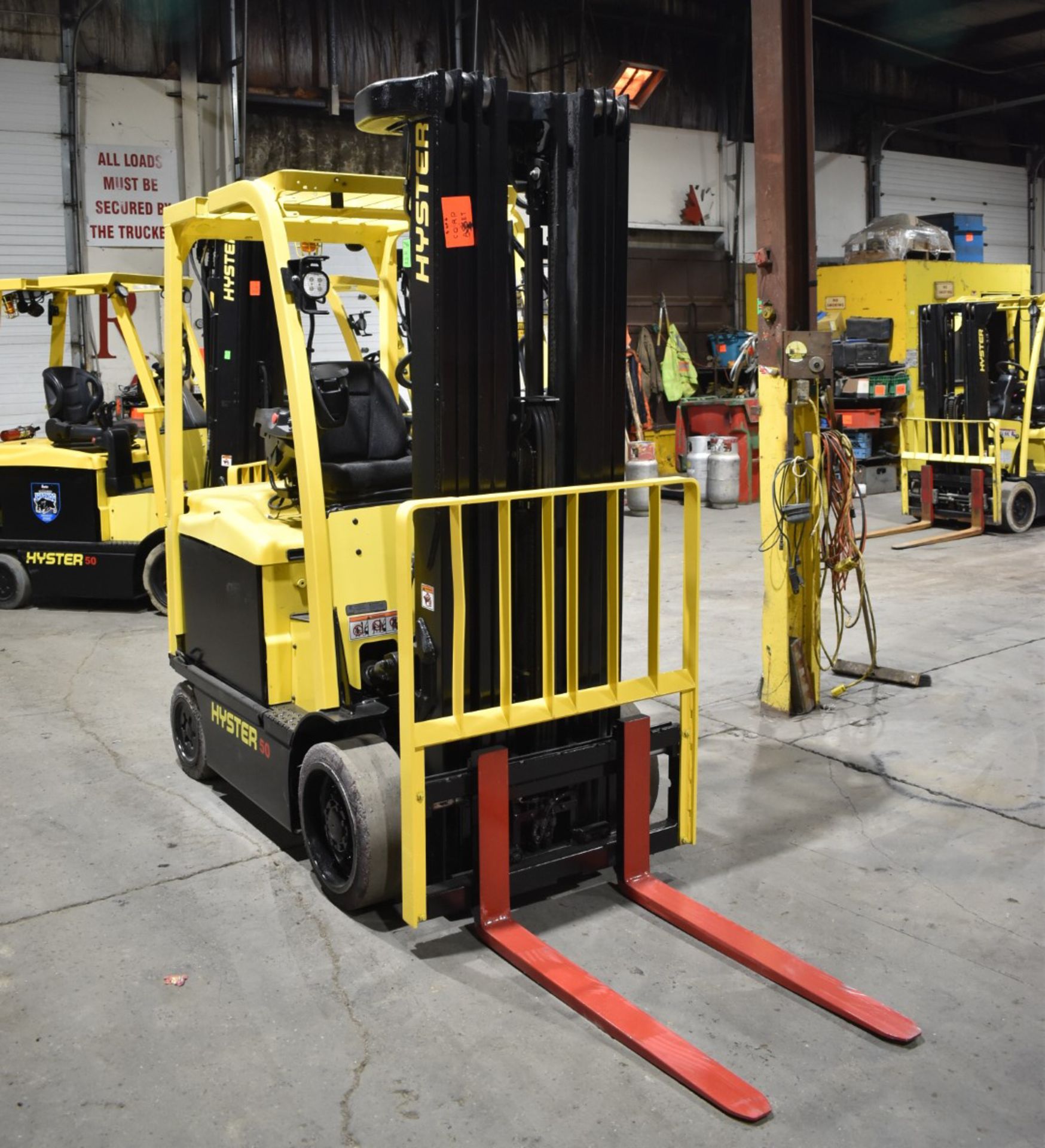 HYSTER (2018) E50XN-33 ELECTRIC FORKLIFT WITH 4400LBS CAPACITY, 48V BATTERY, 276.2"" MAX LIFT - Image 4 of 8