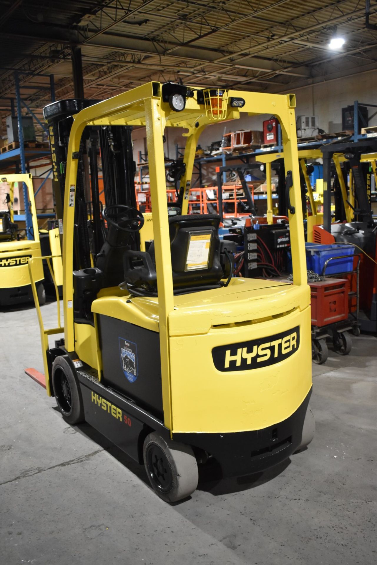 HYSTER (2018) E50XN-33 ELECTRIC FORKLIFT WITH 4400LBS CAPACITY, 48V BATTERY, 276.2" MAX LIFT HEIGHT, - Image 2 of 8