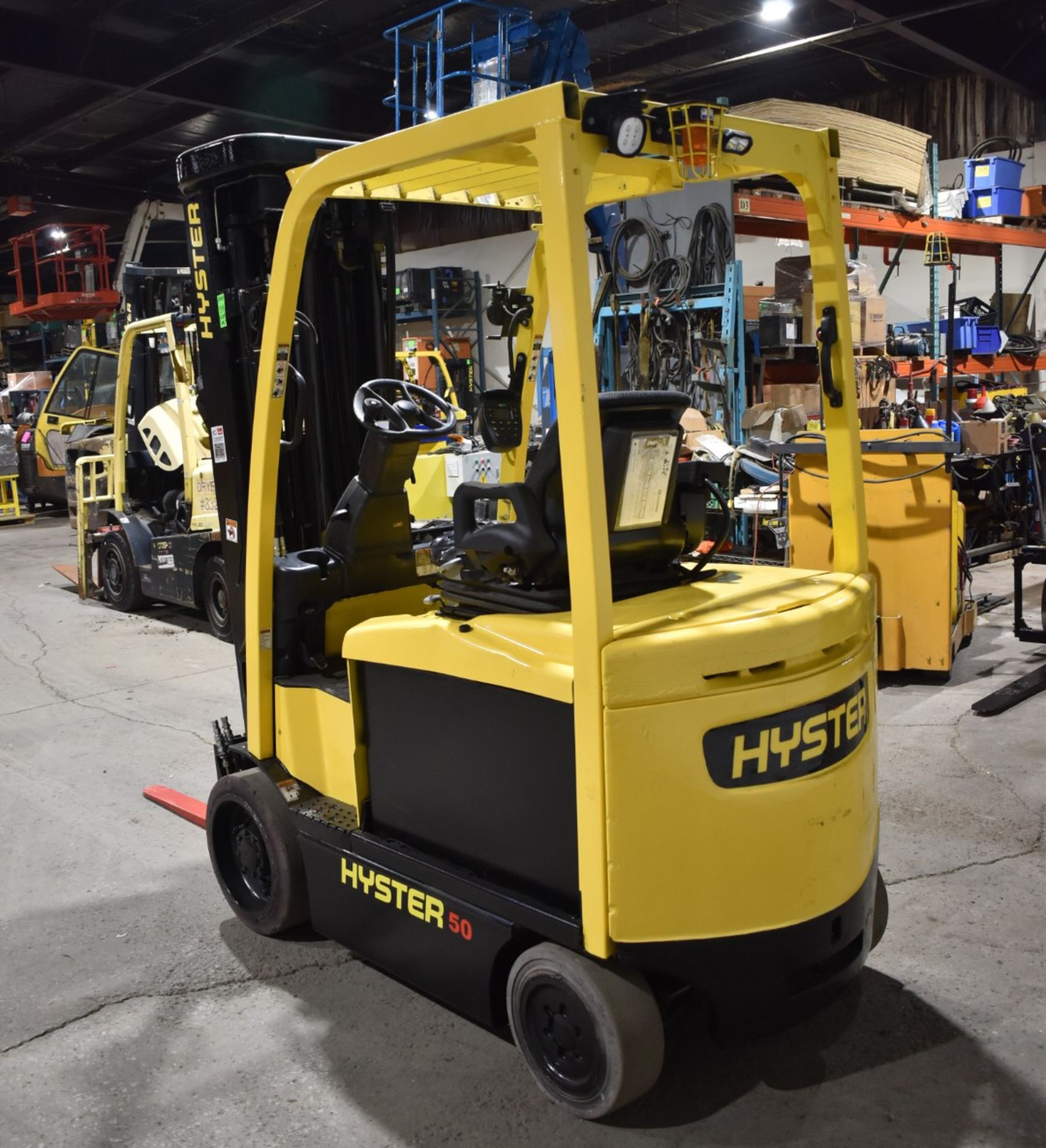 HYSTER (2018) E50XN-33 ELECTRIC FORKLIFT WITH 4400LBS CAPACITY, 48V BATTERY, 276.2" MAX LIFTING - Image 2 of 8