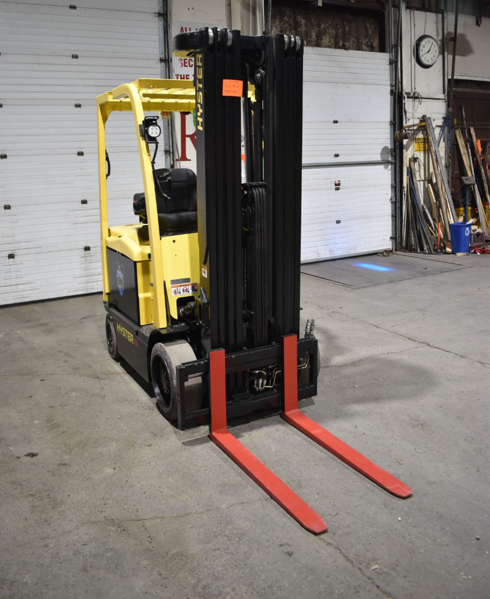 HYSTER (2018) E50XN-33 ELECTRIC FORKLIFT WITH 4400LBS CAPACITY, 48V BATTERY, 276.2" MAX LIFTING - Image 4 of 8