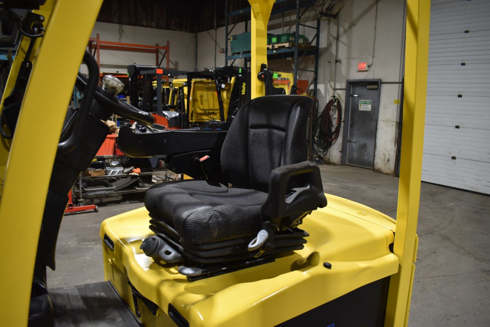 HYSTER (2018) E50XN-33 ELECTRIC FORKLIFT WITH 4400LBS CAPACITY, 48V BATTERY, 276.2"" MAX LIFT - Image 5 of 8