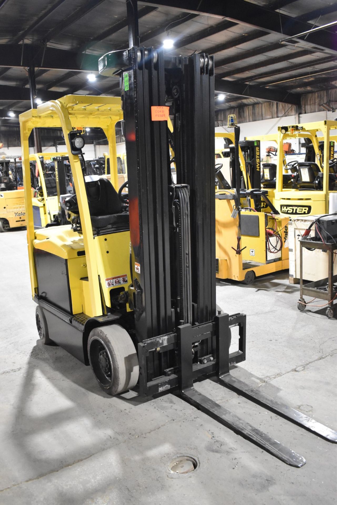 HYSTER (2018) E50XN-33 ELECTRIC FORKLIFT WITH 4400LBS CAPACITY, 48V BATTERY, 276.2" MAX LIFT HEIGHT, - Image 4 of 8