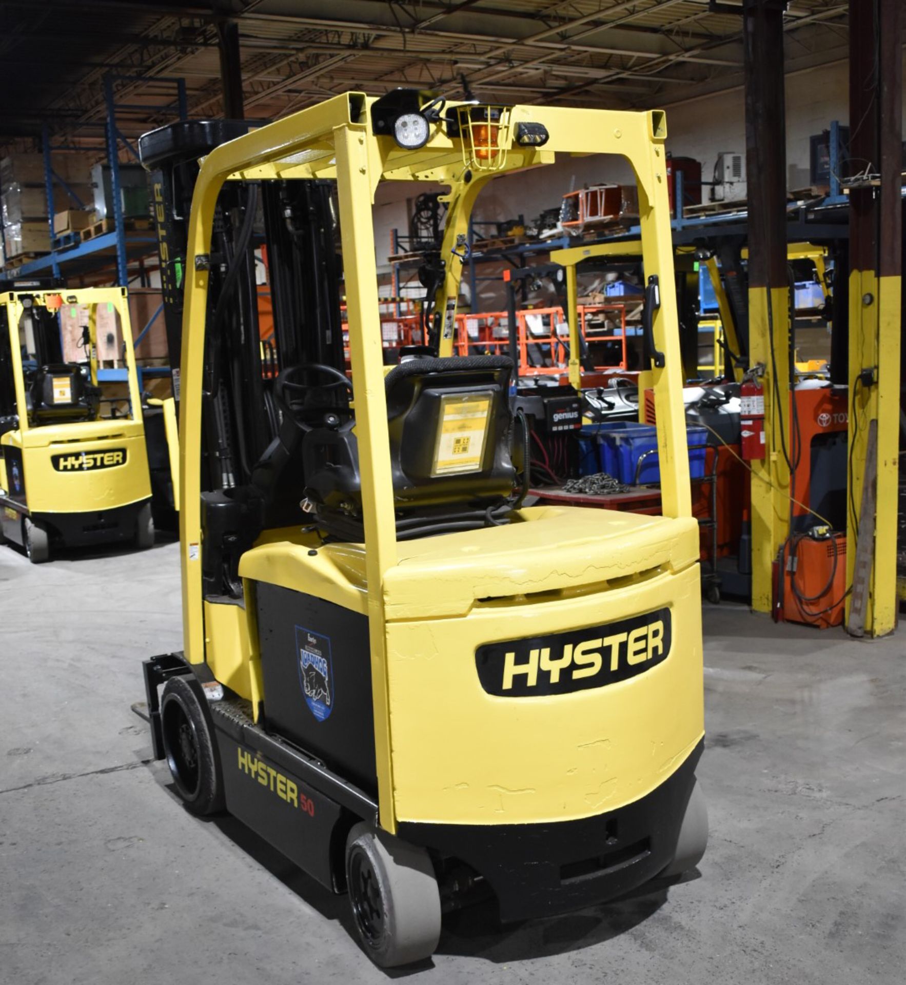 HYSTER (2018) E50XN-33 ELECTRIC FORKLIFT WITH 4400LBS CAPACITY, 48V BATTERY, 276.2" MAX LIFT HEIGHT, - Image 2 of 8