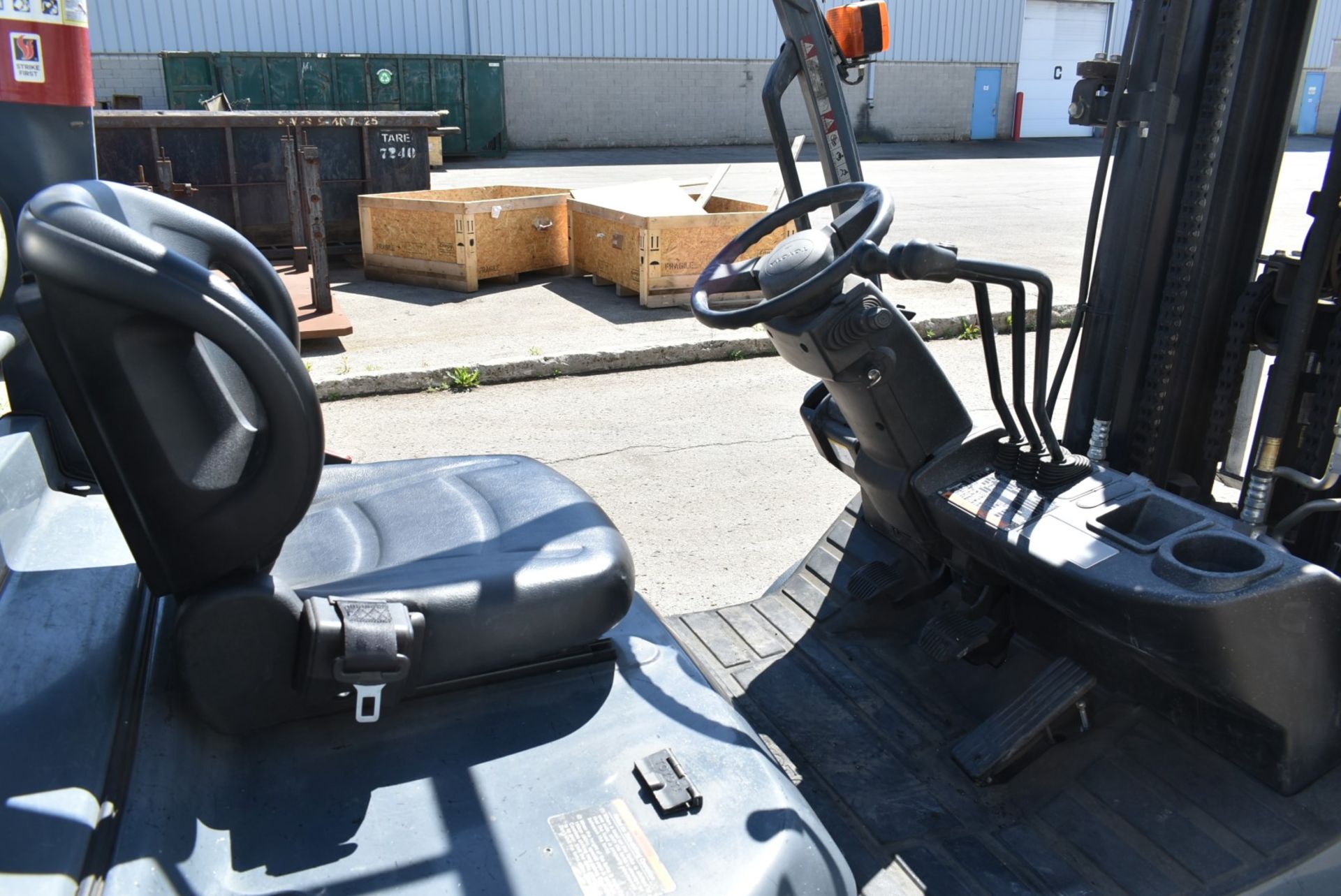 TOYOTA (2018) GC35U LPG FORKLIFT WITH 7250 LBS MAX CAPACITY, 187" 3-STAGE HIGH VISIBILITY MAST, - Image 5 of 8