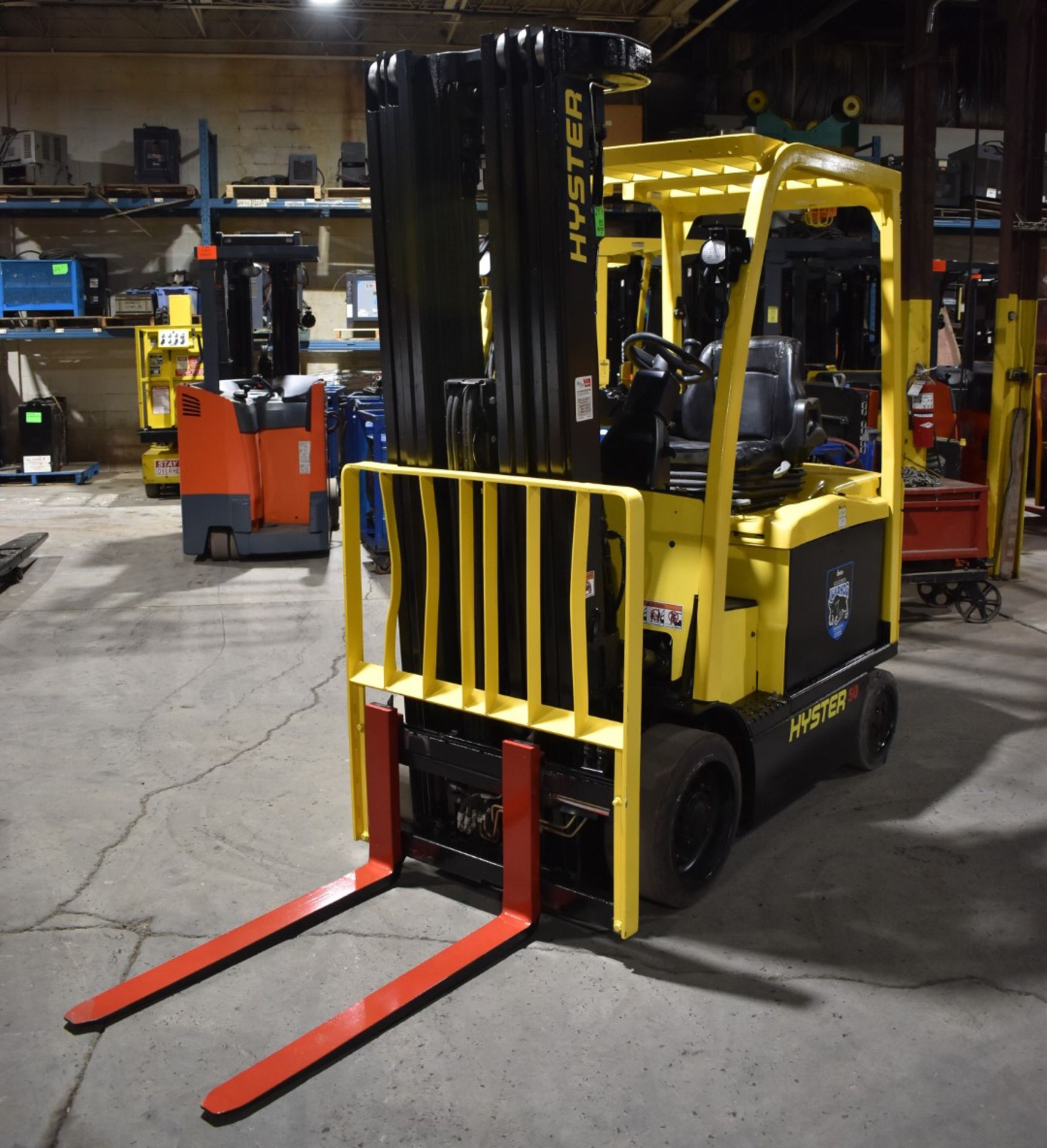 HYSTER (2018) E50XN-33 ELECTRIC FORKLIFT WITH 4400LBS CAPACITY, 48V BATTERY, 276.2" MAX LIFTING