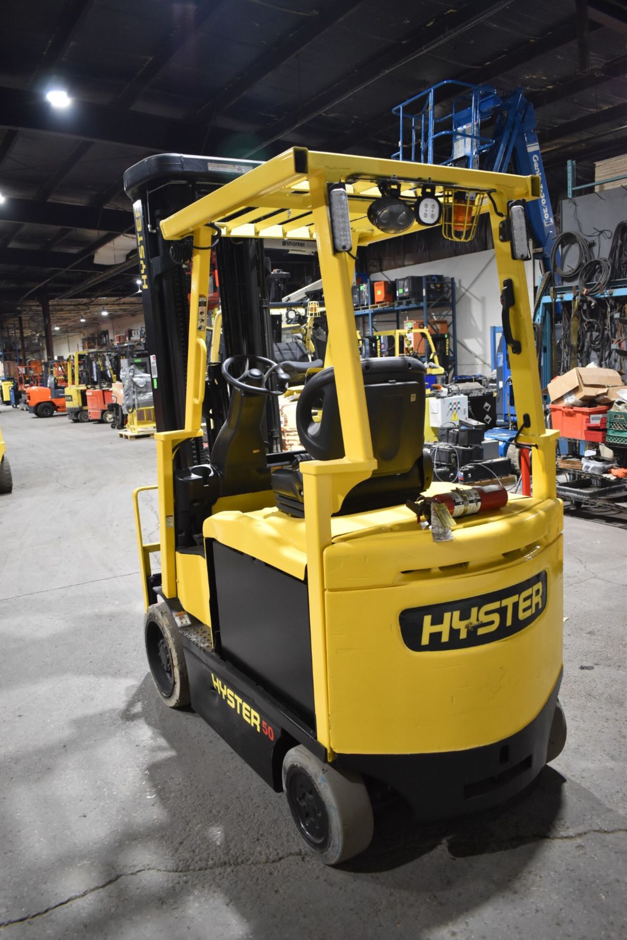 HYSTER (2018) E50XN-33 ELECTRIC FORKLIFT WITH 4350LBS CAPACITY, 48V BATTERY, 300" MAX LIFTING - Image 2 of 8