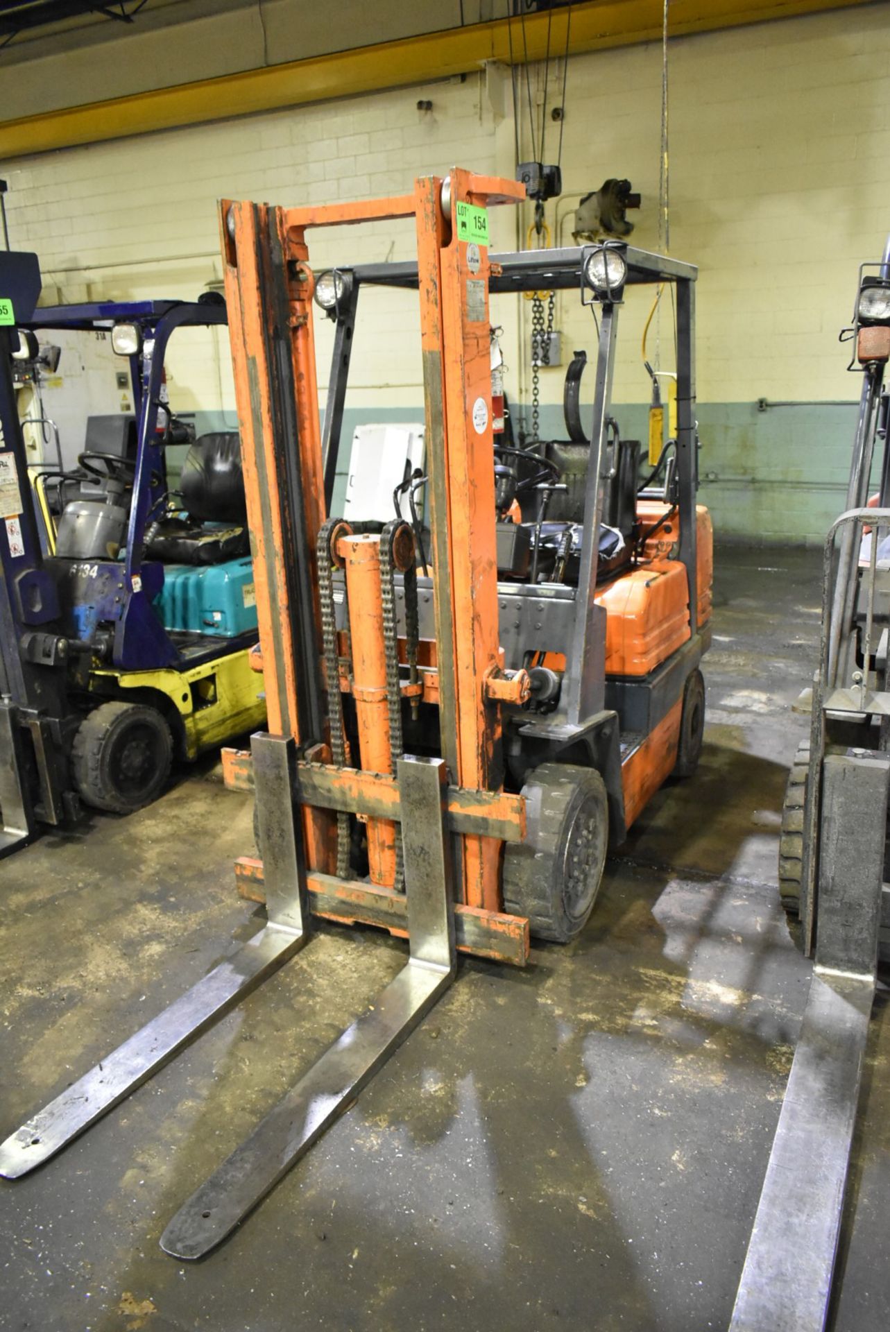 TOYOTA 5FGC25 LPG FORKLIFT WITH 4700LBS MAX CAPACITY, 188" 2-STAGE HIGH VISIBILITY MAST, CUSHION