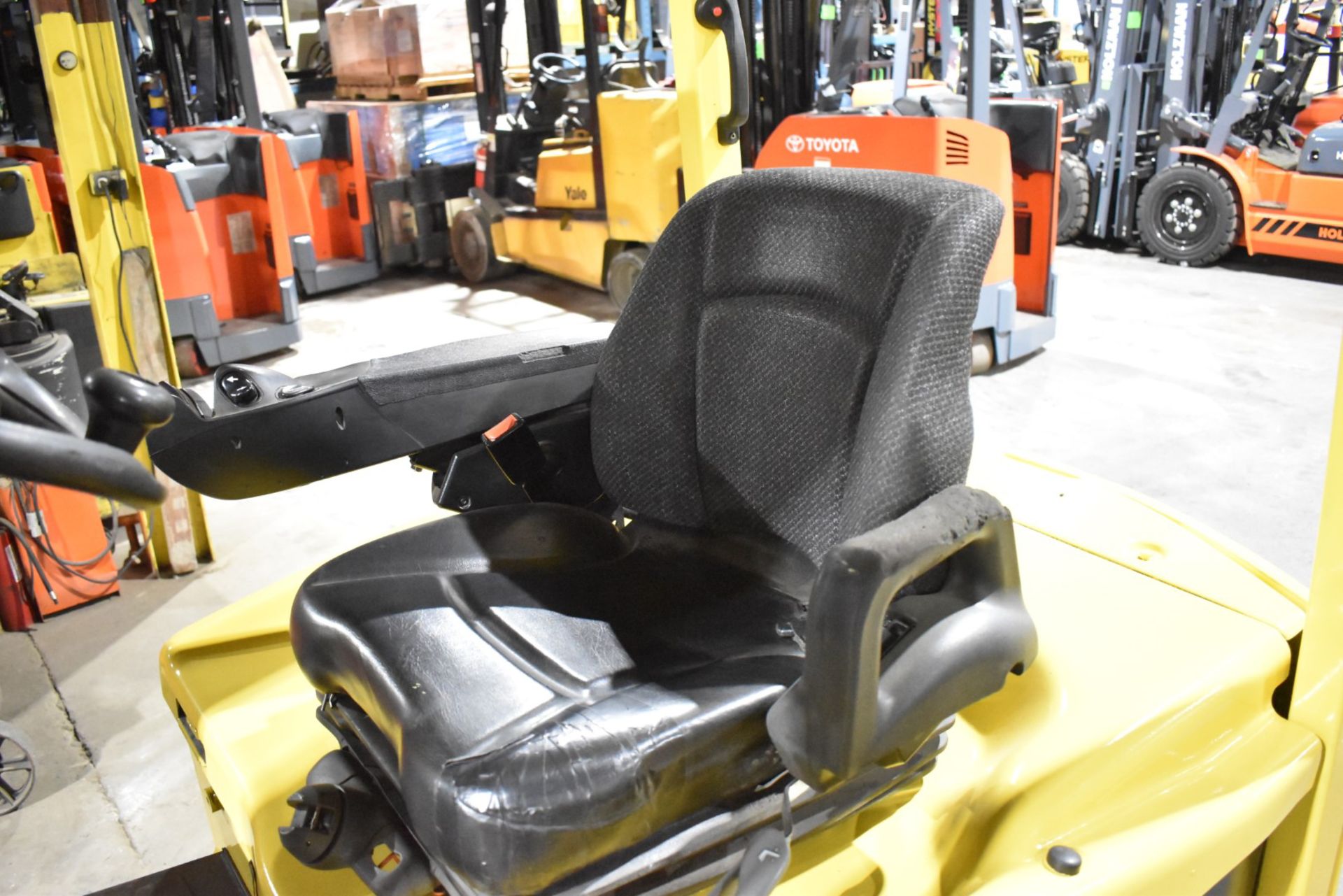 HYSTER (2018) E50XN-33 ELECTRIC FORKLIFT WITH 4400LBS CAPACITY, 48V BATTERY, 276.2" MAX LIFT HEIGHT, - Image 5 of 8