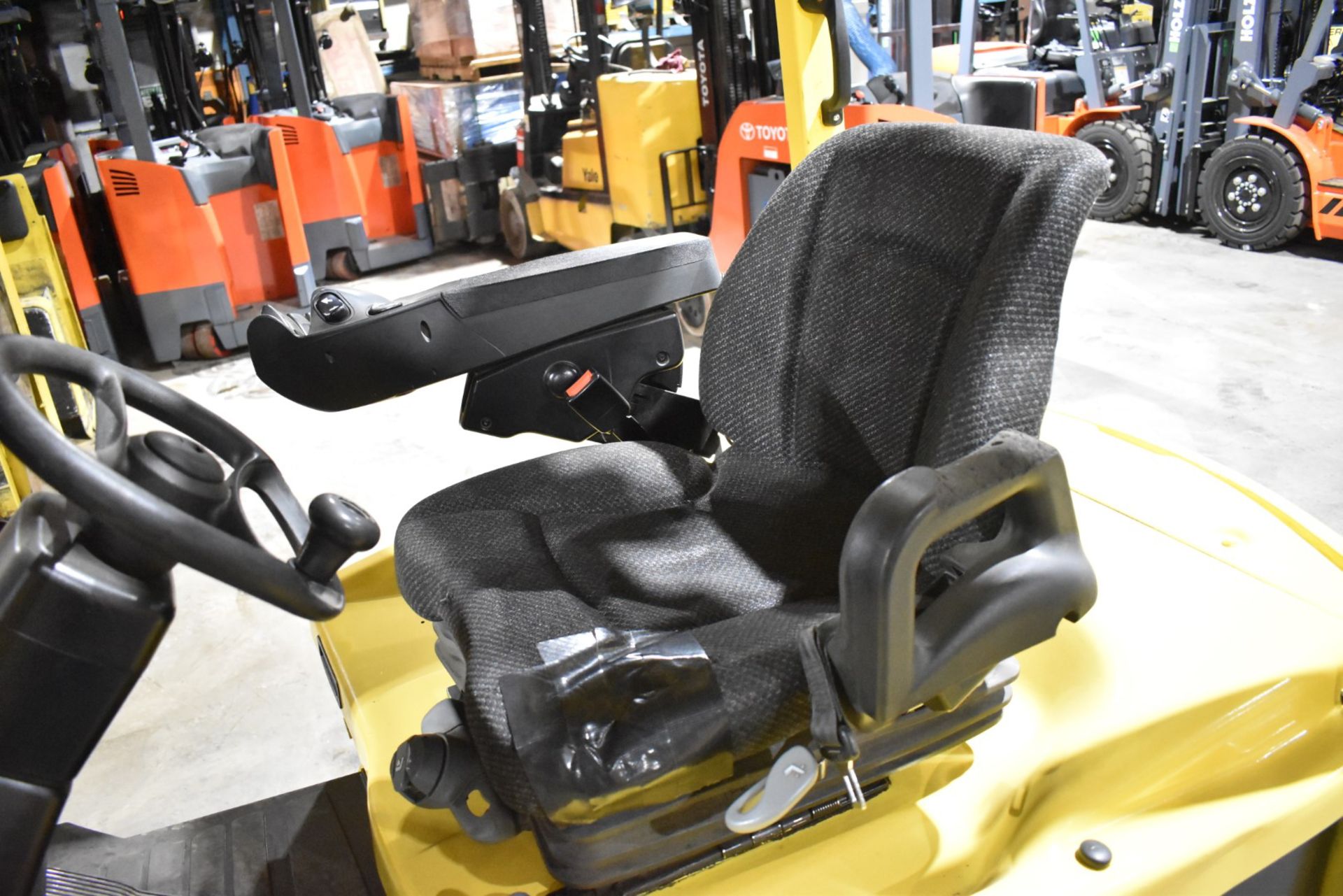 HYSTER (2018) E50XN-33 ELECTRIC FORKLIFT WITH 4400LBS CAPACITY, 48V BATTERY, 276.2" MAX LIFT HEIGHT, - Image 5 of 8