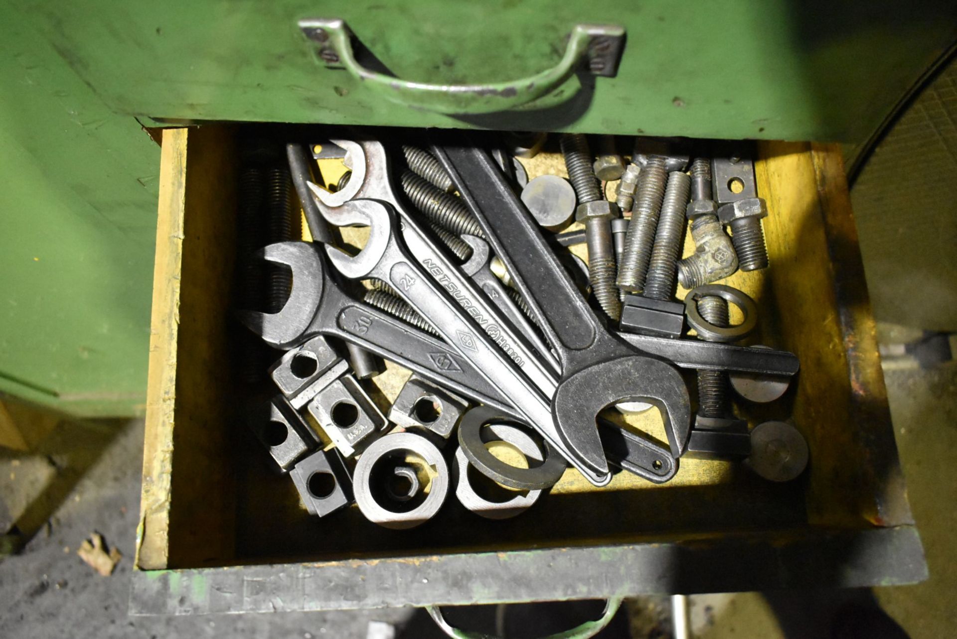 LOT/ CABINET WITH TOOLING AND ACCESSORIES [RIGGING FEE FOR LOT#42 - $35 USD PLUS APPLICABLE TAXES] - Image 3 of 4