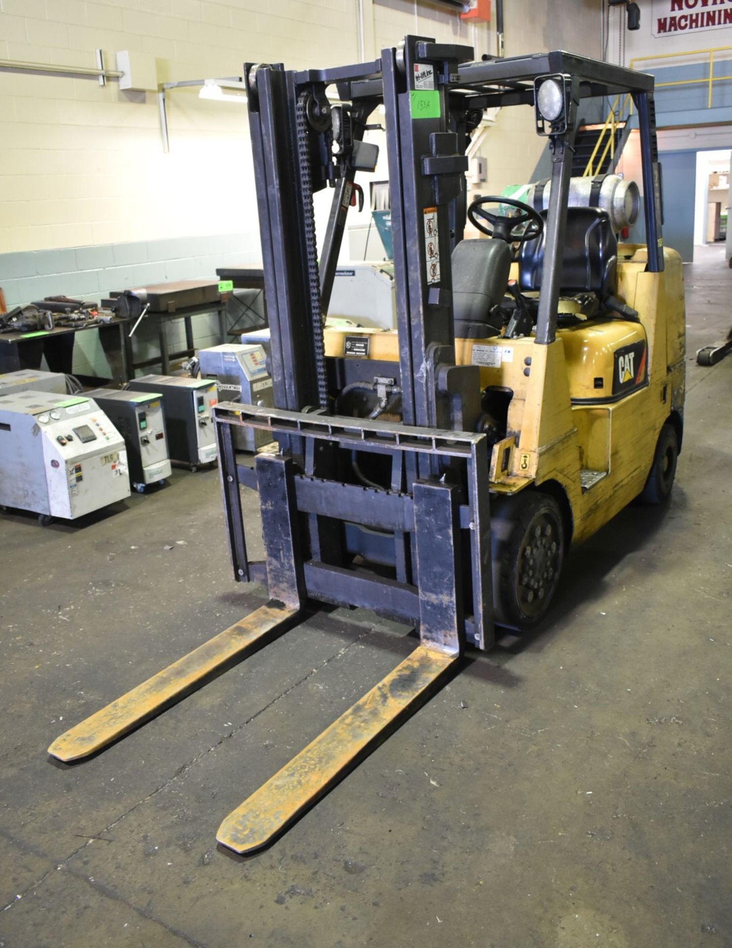 CATERPILLAR GC35K-LP LPG FORKLIFT WITH 7000LBS CAPACITY, 2 STAGE MAST, 120" MAX REACH, CUSHION