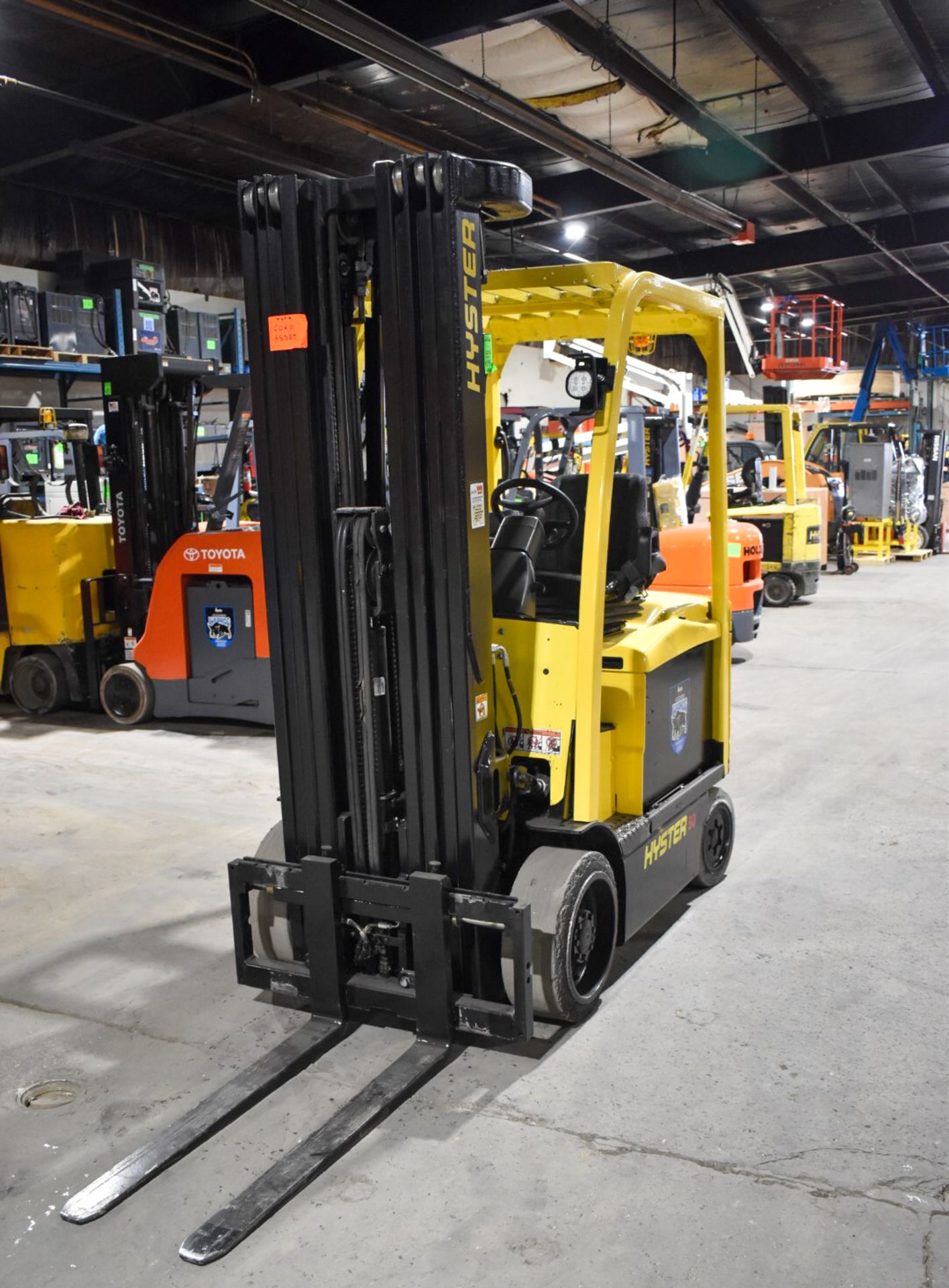 HYSTER (2018) E50XN-33 ELECTRIC FORKLIFT WITH 4400LBS CAPACITY, 48V BATTERY, 276.2" MAX LIFT HEIGHT,