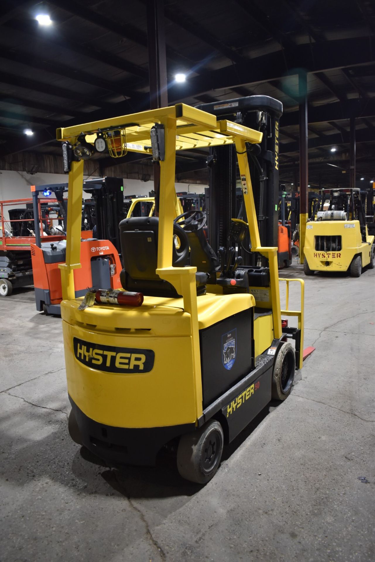 HYSTER (2018) E50XN-33 ELECTRIC FORKLIFT WITH 4350LBS CAPACITY, 48V BATTERY, 300" MAX LIFTING - Image 3 of 8