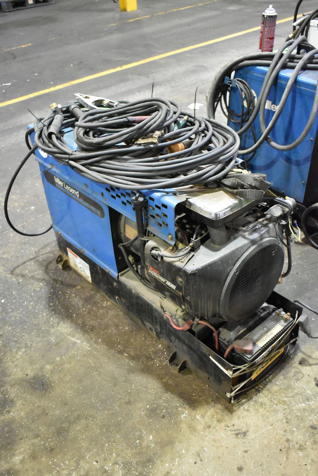MILLER LEGEND GAS POWERED WELDER GENERATOR WITH ONAN PERFORMER 18XSI ENGINE, CABLES & GUN [RIGGING - Image 2 of 4