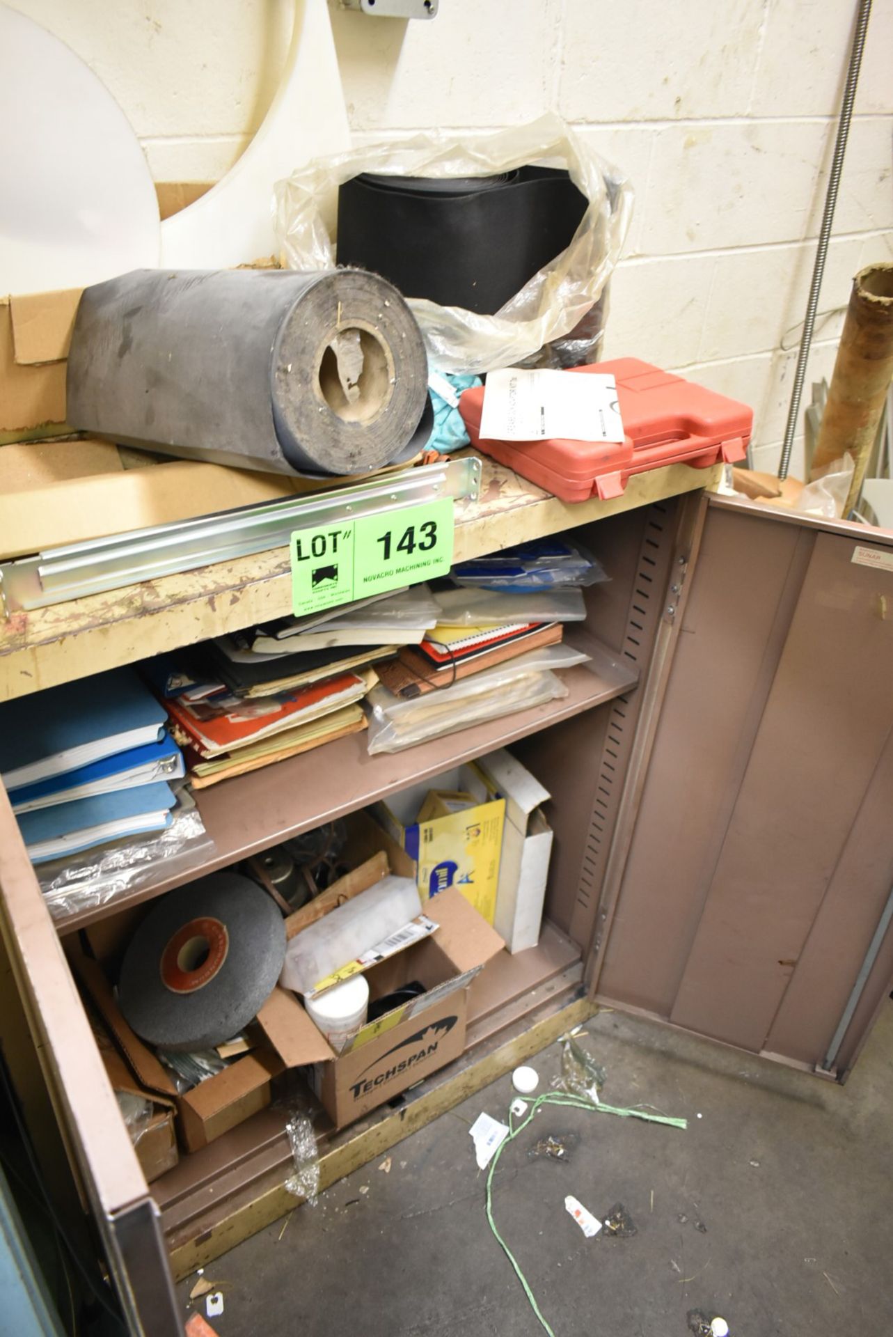 LOT/ CABINET WITH SPARE PARTS AND GRINDING WHEELS