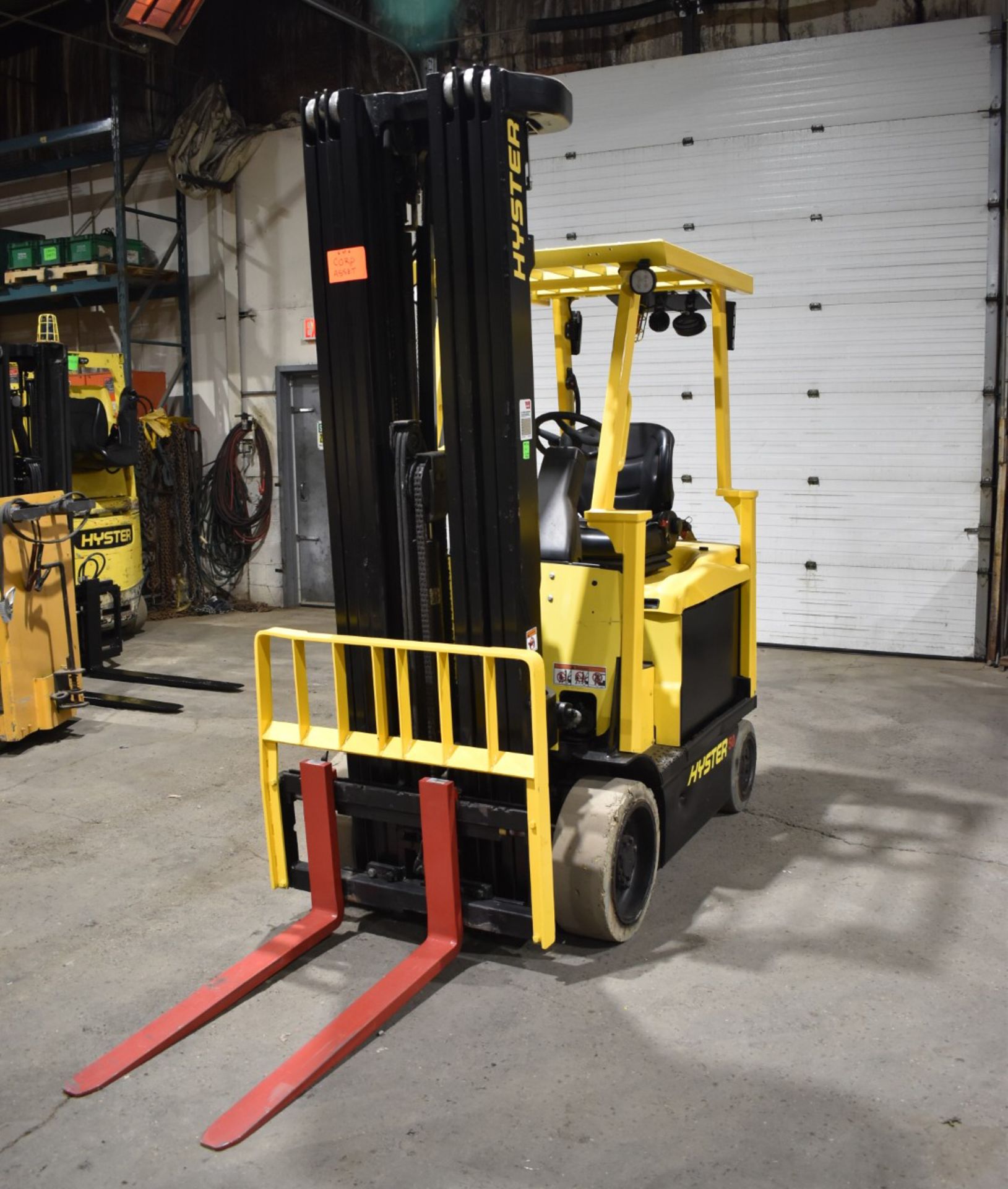 HYSTER (2018) E50XN-33 ELECTRIC FORKLIFT WITH 4350LBS CAPACITY, 48V BATTERY, 300" MAX LIFTING