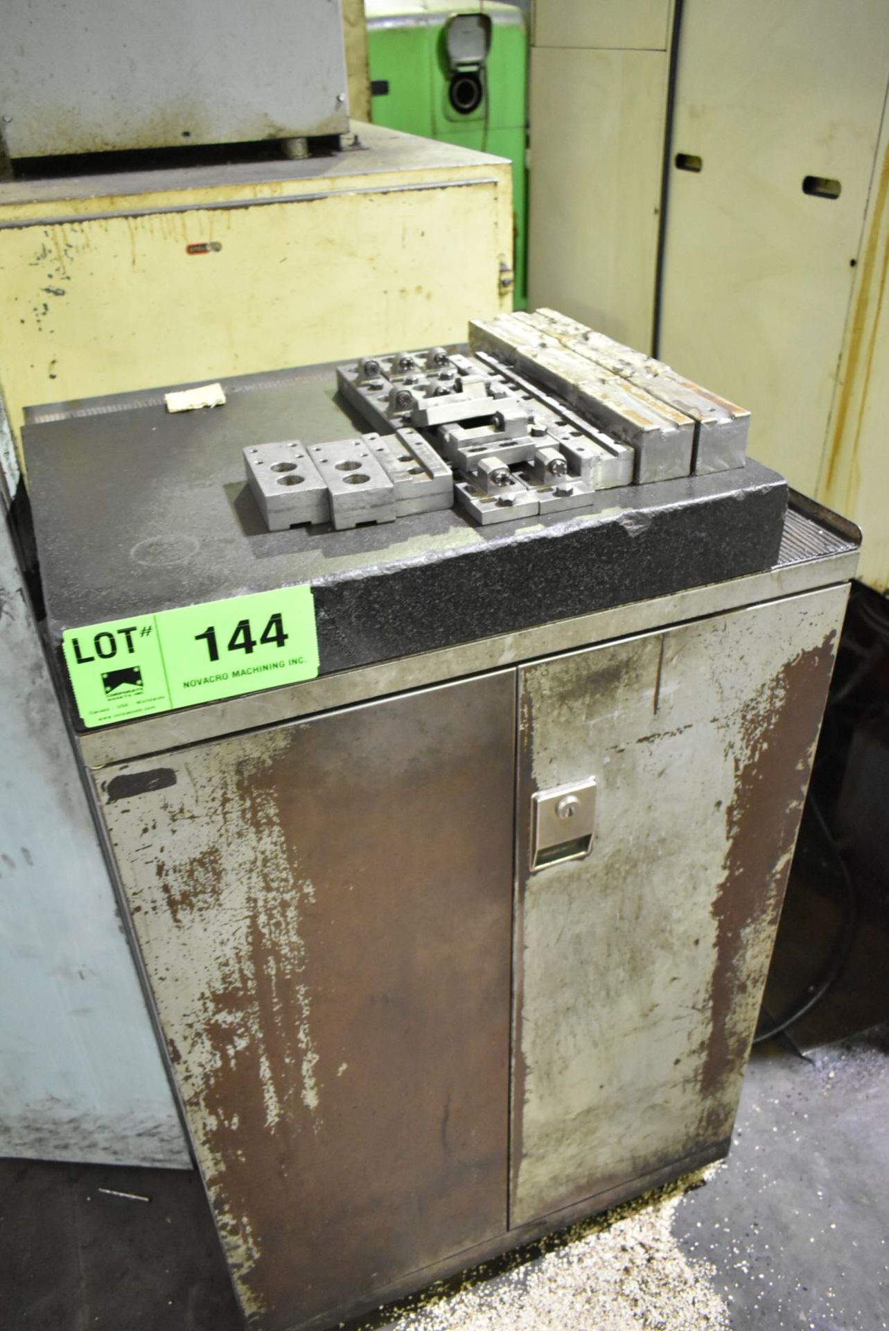 LOT/ LISTA CABINET WITH CHUCK JAWS AND SURFACE PLATE [RIGGING FEE FOR LOT#144 - $25 USD PLUS