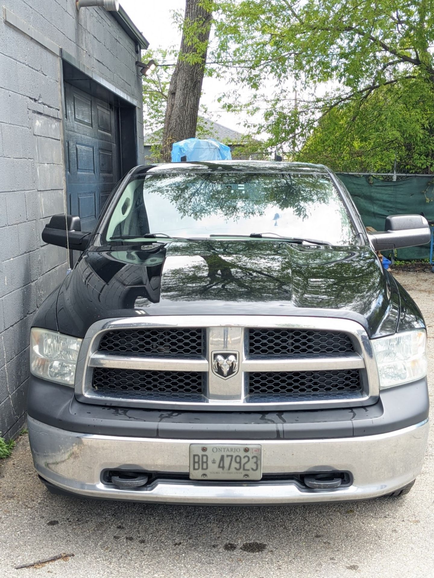 DODGE (2012) RAM 1500 QUAD CAB PICKUP TRUCK WITH 5.7 LITER HEMI V8 GAS ENGINE, AUTO, 4X4, TOUCH - Image 9 of 25