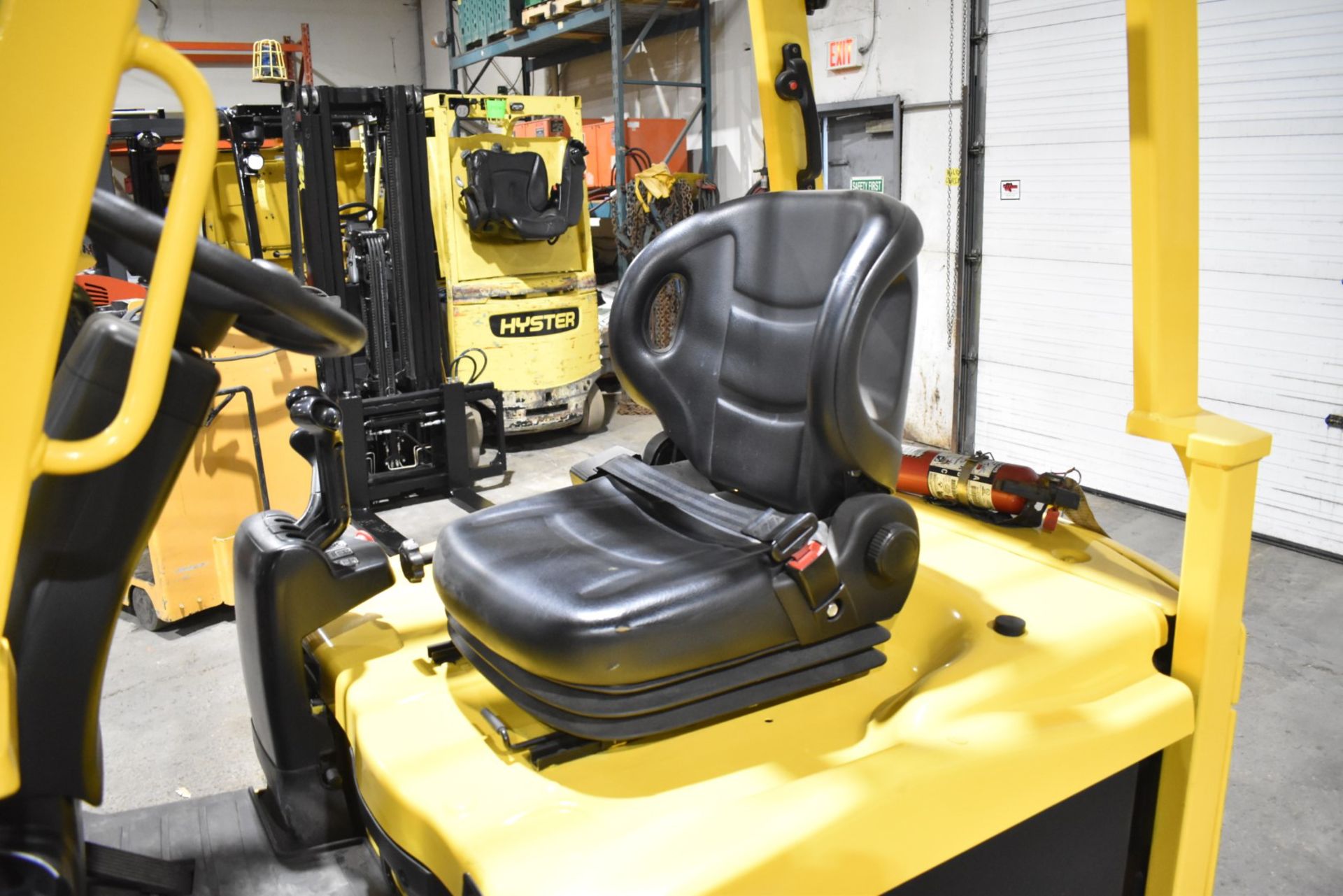 HYSTER (2018) E50XN-33 ELECTRIC FORKLIFT WITH 4350LBS CAPACITY, 48V BATTERY, 300" MAX LIFTING - Image 5 of 8