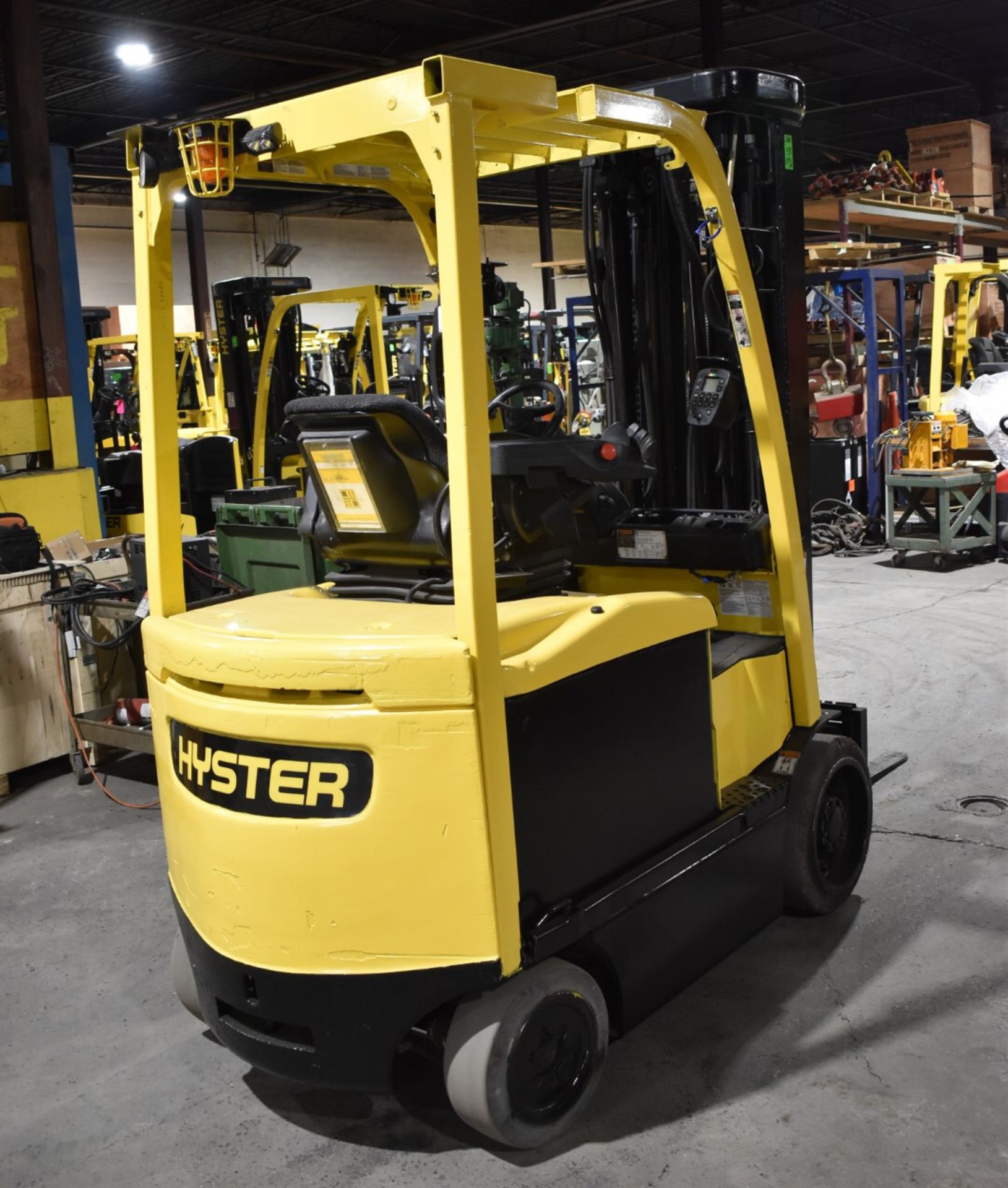 HYSTER (2018) E50XN-33 ELECTRIC FORKLIFT WITH 4400LBS CAPACITY, 48V BATTERY, 276.2" MAX LIFT HEIGHT, - Image 3 of 8