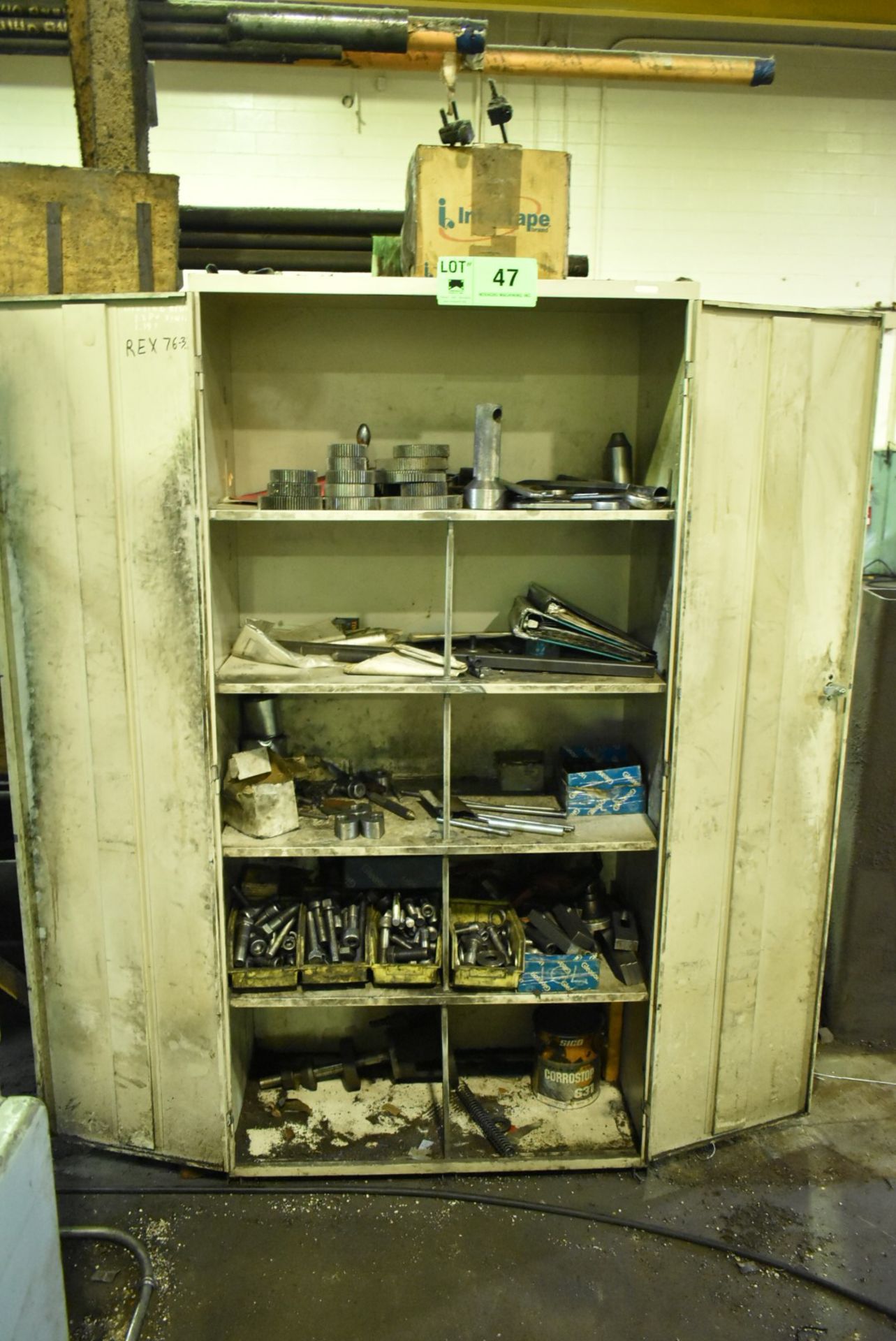 LOT/ CABINET WITH TOOLING AND ACCESSORIES [RIGGING FEE FOR LOT#47 - $35 USD PLUS APPLICABLE TAXES]
