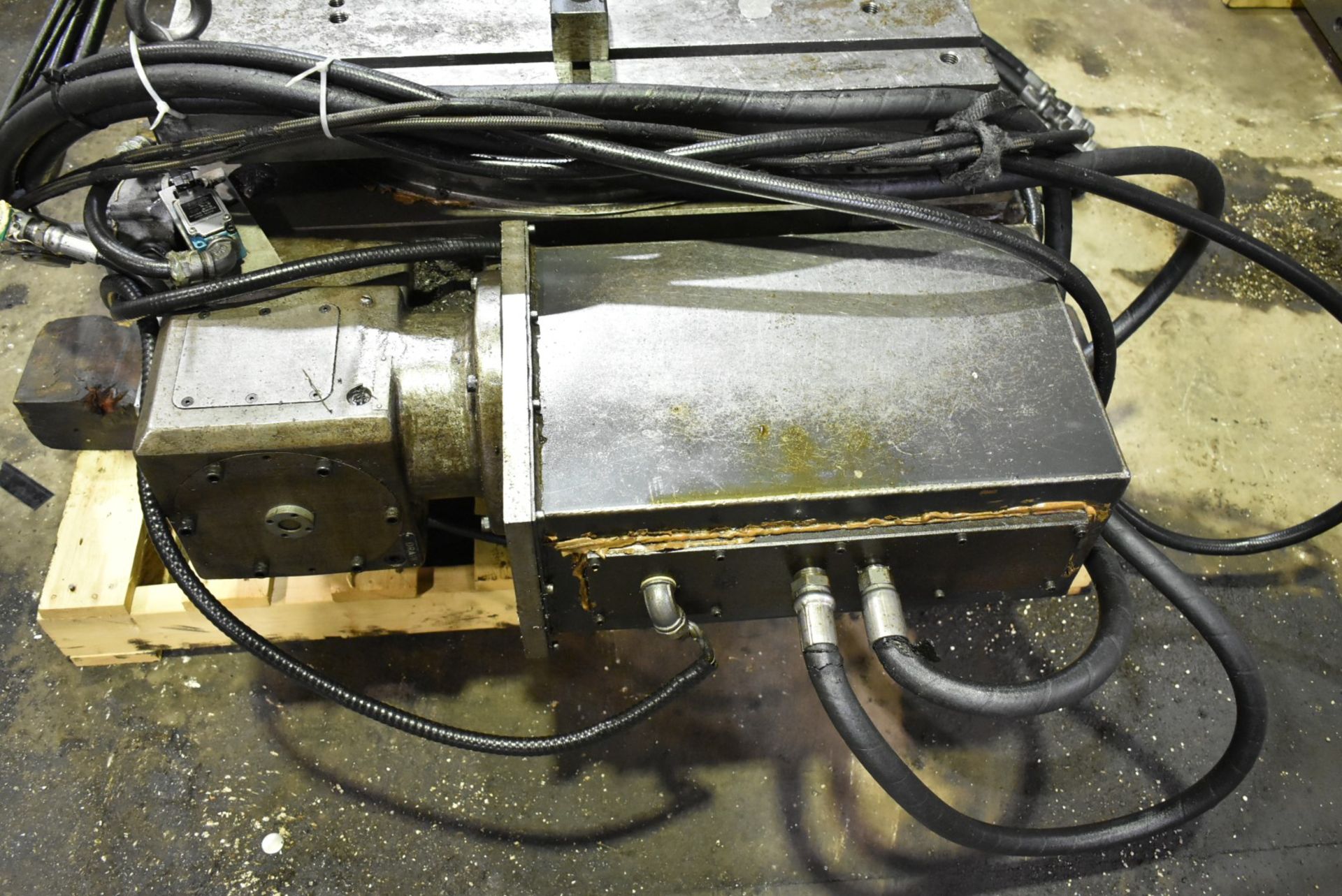 T-SLOT 30"X30" HYDRAULIC AUXILIARY TURN TABLE, S/N: N/A [RIGGING FEE FOR LOT#52 - $35 USD PLUS - Image 3 of 3