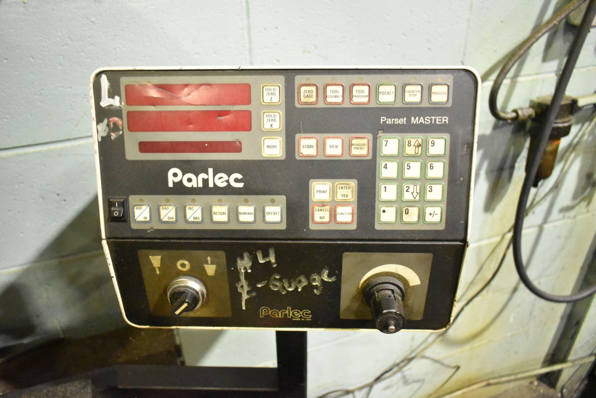 PARLEC 240 OPTICAL TOOL PRE-SETTER WITH PAREL PARSET MASTER DIGITAL CONTROL, ADAPTERS AND CABINET - Bild 3 aus 4