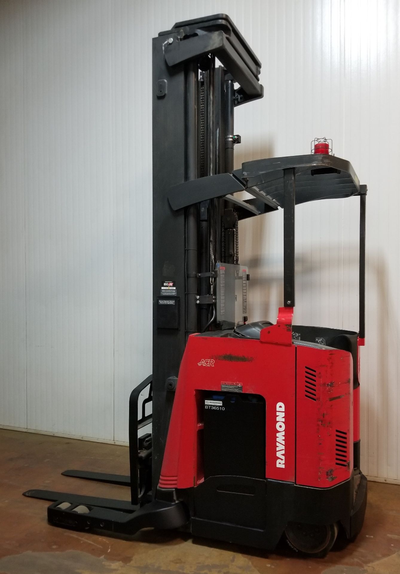 RAYMOND (2008) 7400-R45TT 4,500 LB. CAPACITY 36V ELECTRIC REACH TRUCK WITH 301" MAX. LIFT HEIGHT, - Image 3 of 4