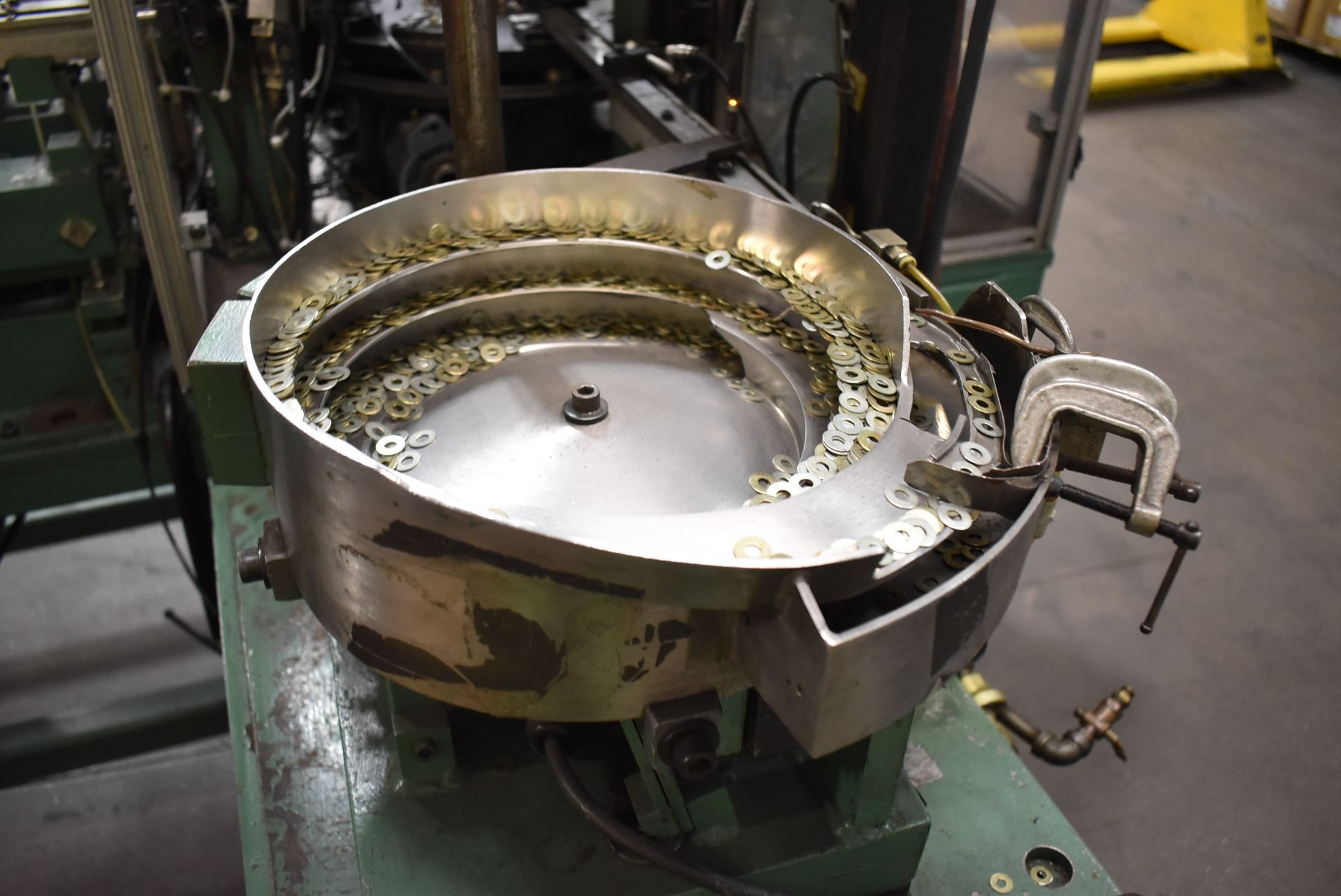 PACKARD ET-1000 SPRING ASSEMBLY MACHINE WITH AFM 20" DIA. VIBRATORY BOWL FEEDER WITH HOPPER, AFM 12" - Image 5 of 15