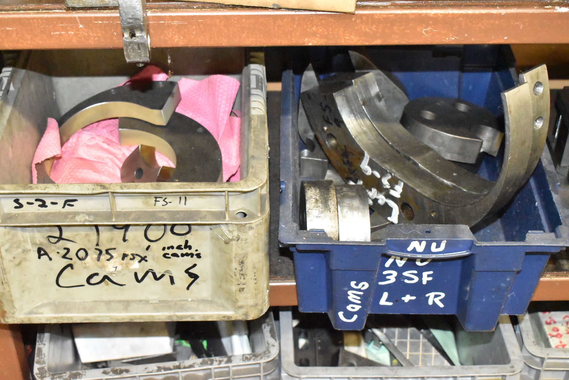 LOT/ CONTENTS OF SHELF - FOUR SLIDE DIE SETS, CUTTER HEADS & TOOLING - Image 5 of 5
