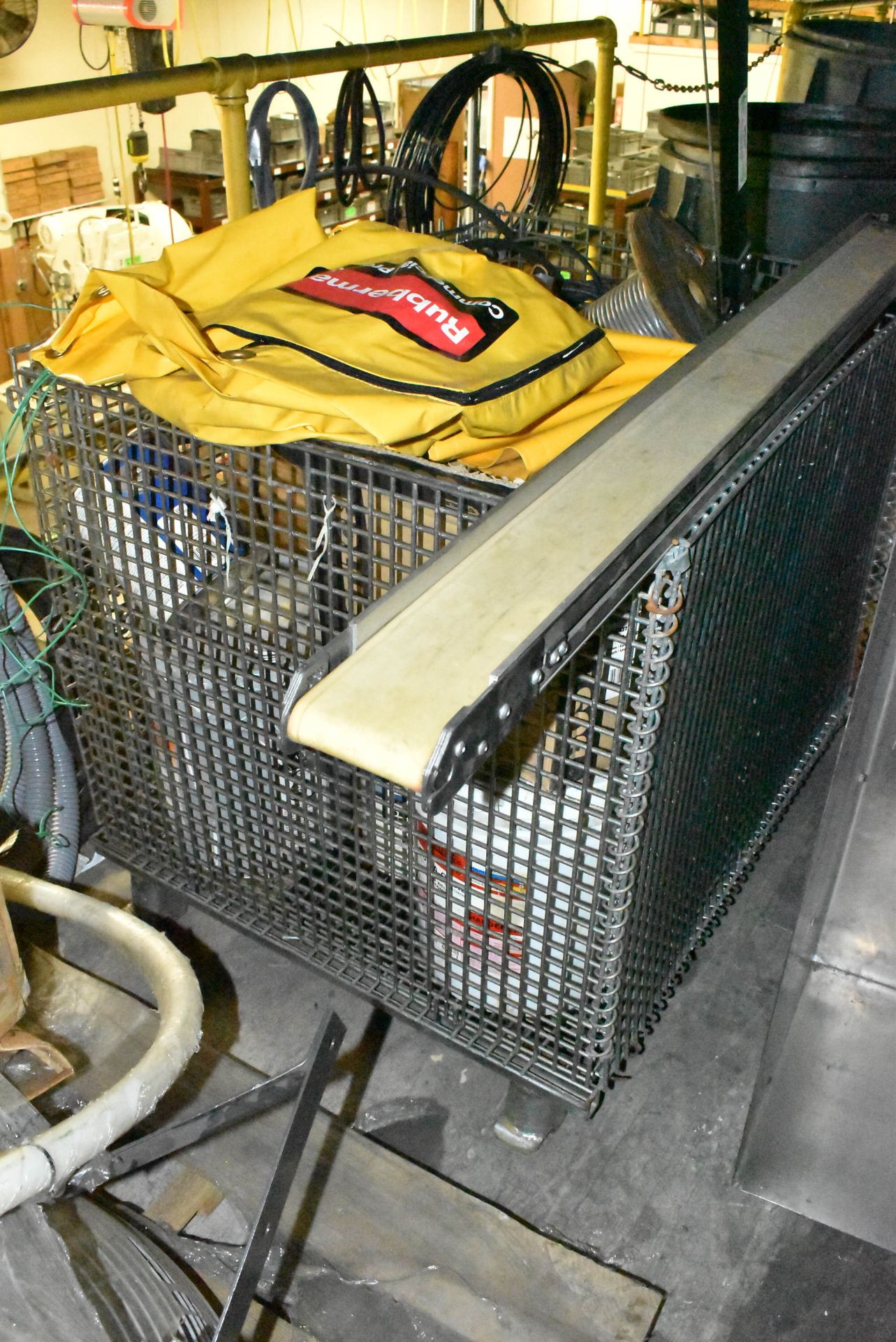 LOT/ WIRE MESH BIN WITH CONTENTS - INCLUDING SHOP BOX, ELECTRICAL CABLE, PORTABLE BELT CONVEYOR, - Image 3 of 3