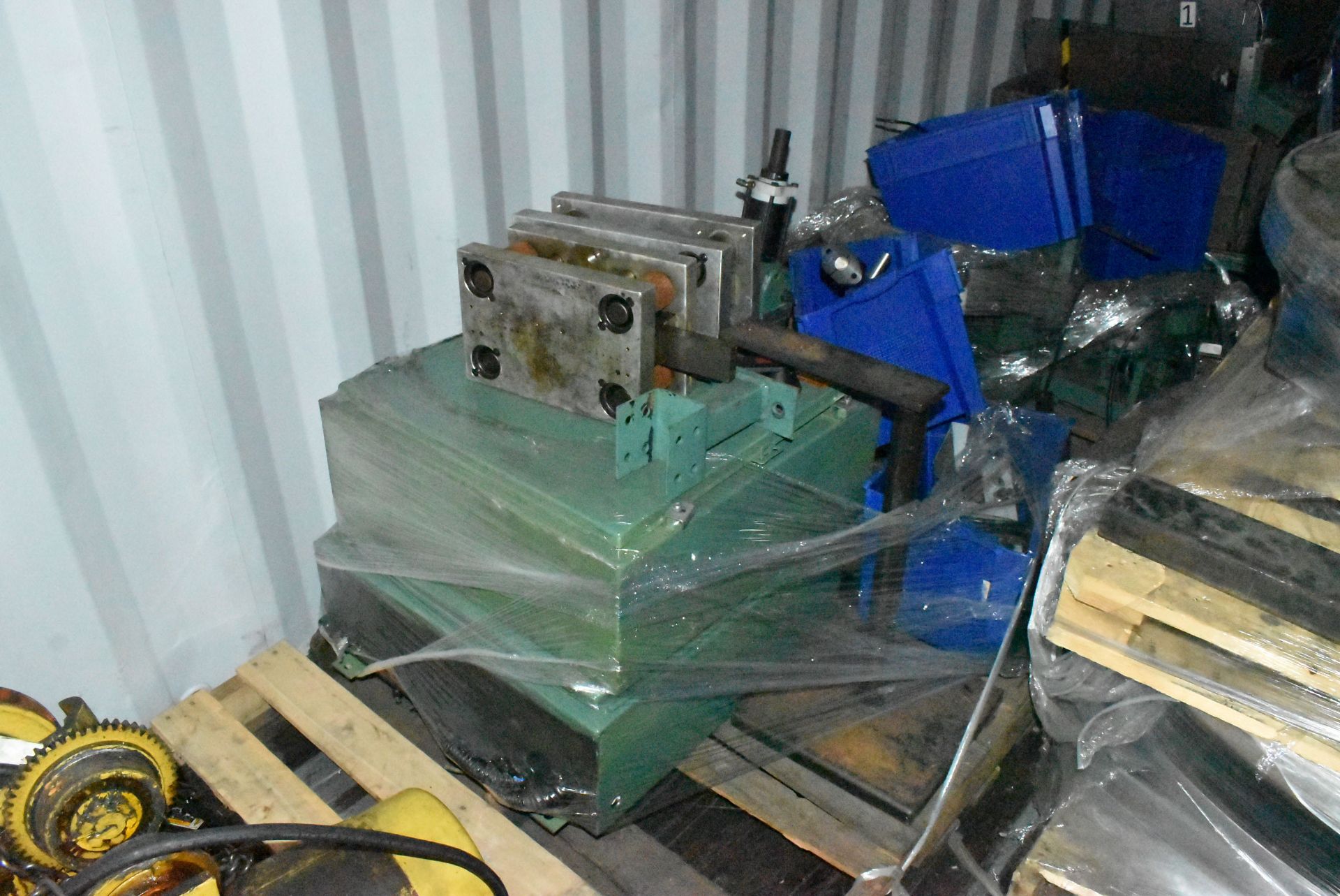 LOT/ REMAINING CONTENTS OF CONTAINER - INCLUDING SHOP FAN, WRIGHT HOIST WITH TROLLEY, ELECTRICAL - Image 3 of 9