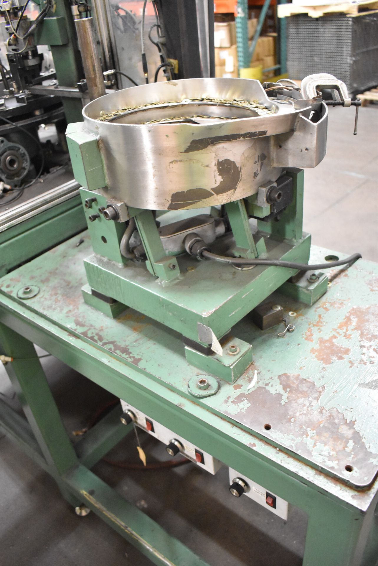 PACKARD ET-1000 SPRING ASSEMBLY MACHINE WITH AFM 20" DIA. VIBRATORY BOWL FEEDER WITH HOPPER, AFM 12" - Image 4 of 15