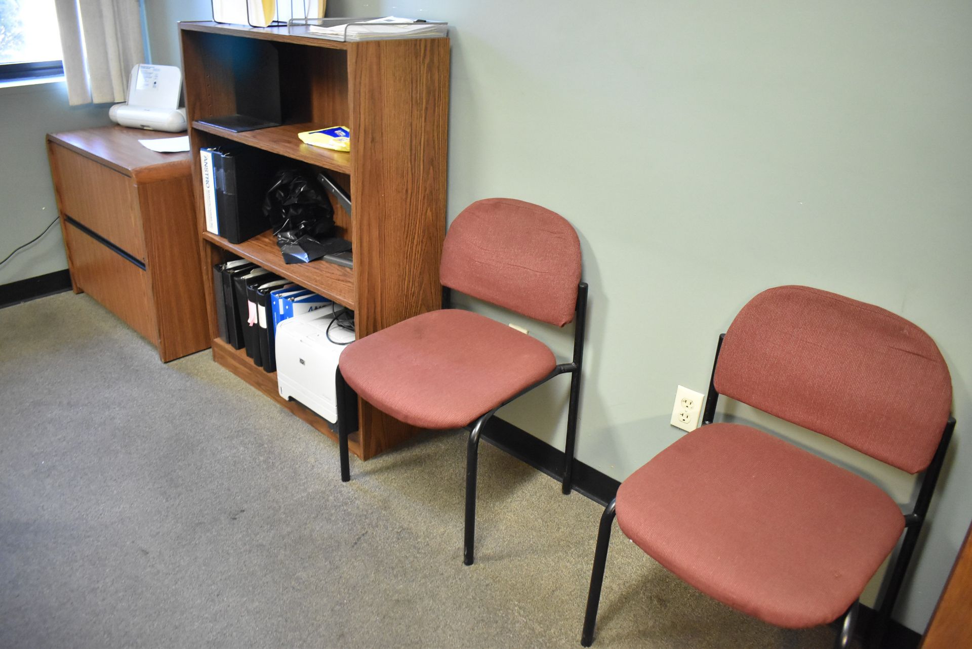 LOT/ OFFICE FURNITURE (CONTENTS NOT INCLUDED) - Image 3 of 3