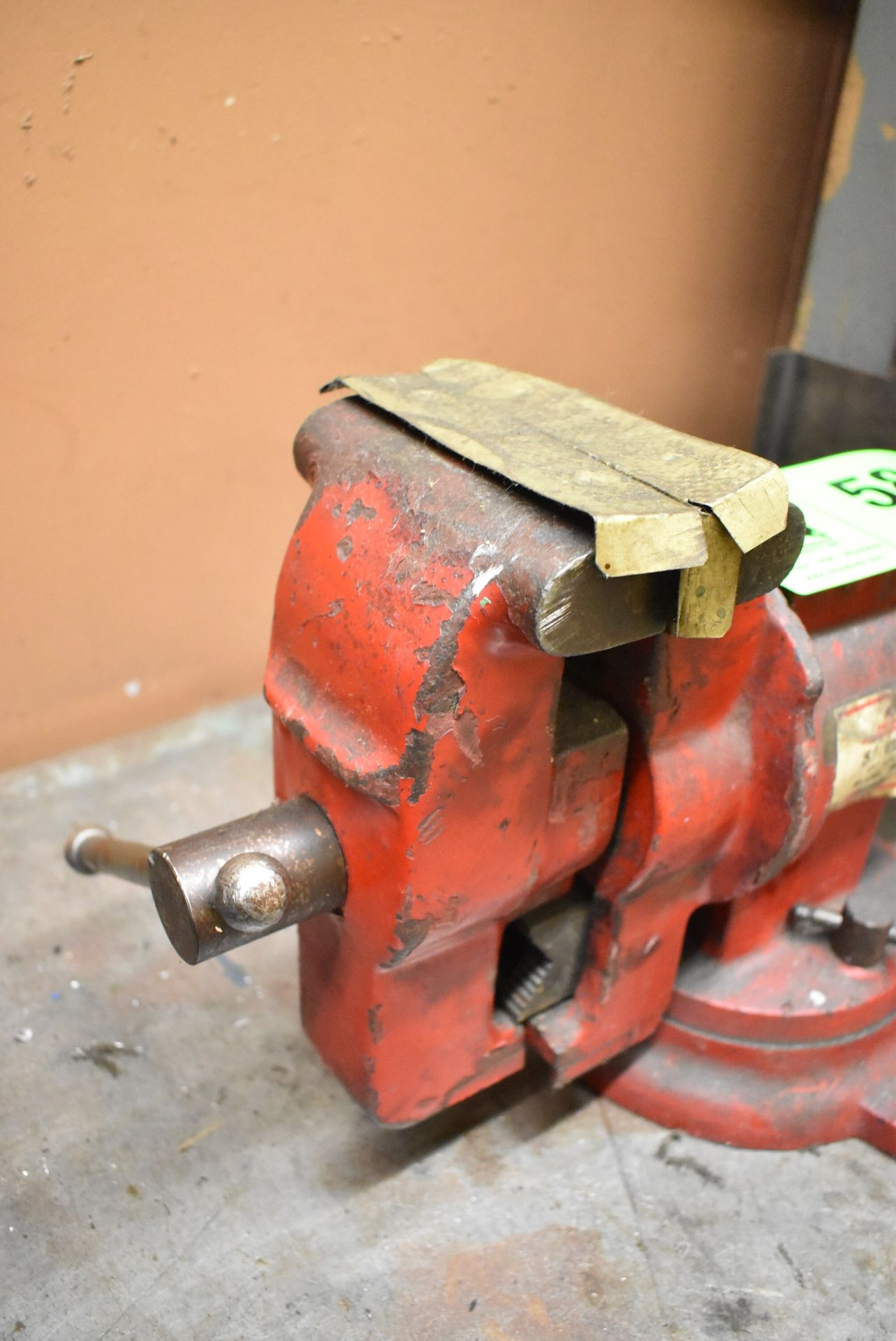 HEAVY DUTY 5" BENCH VISE - Image 2 of 3