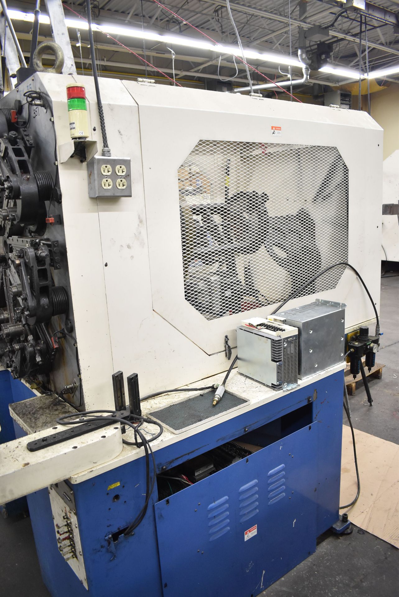 NUCOIL INDUSTRIES (2003) FX-35 7-AXIS HIGH SPEED CNC SPRING FORMER WITH NUCOIL INDUSTRIES CNC - Image 4 of 8