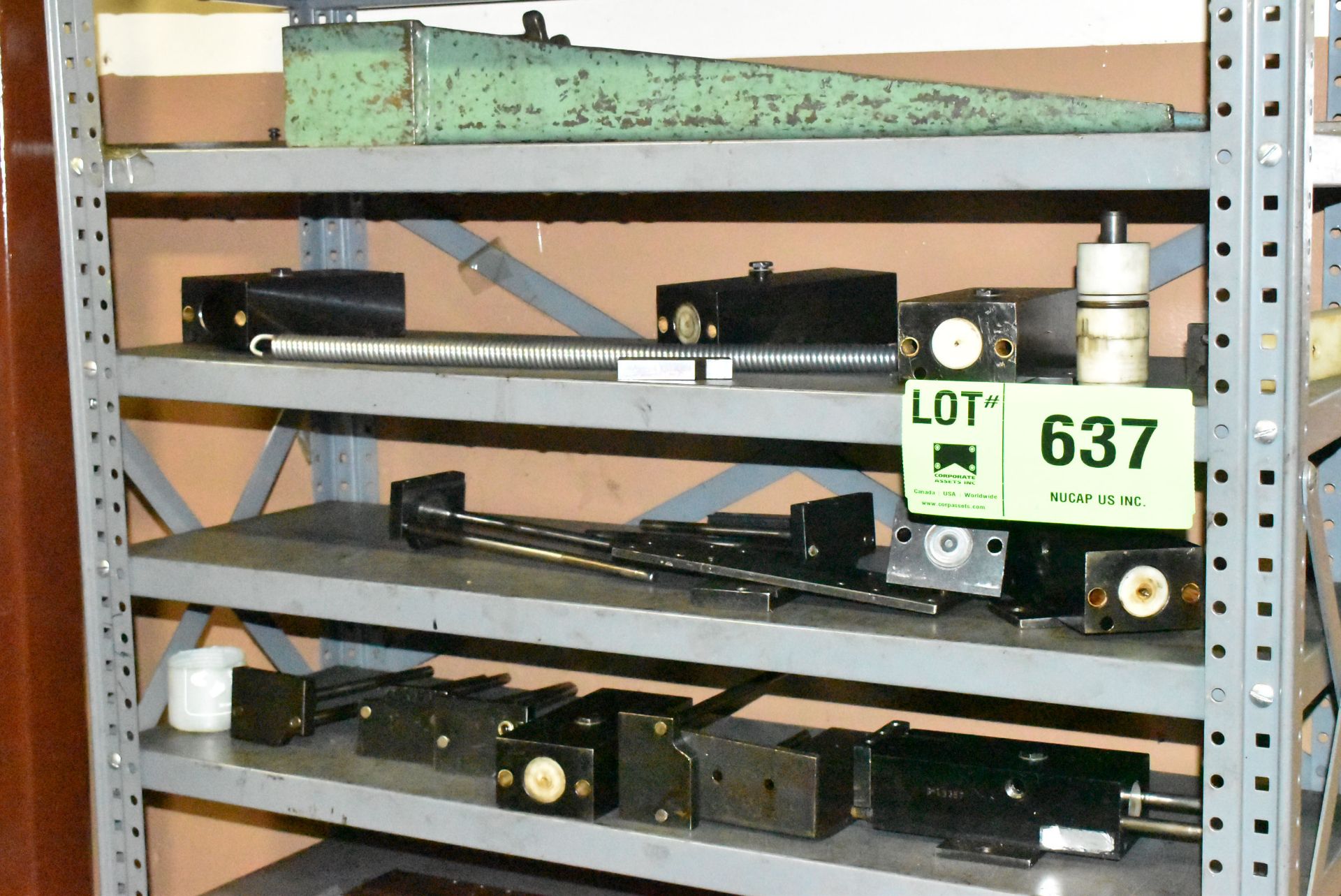 LOT/ SAFETY LIGHT CURTAIN COMPONENTS WITH SHELF - Image 3 of 5