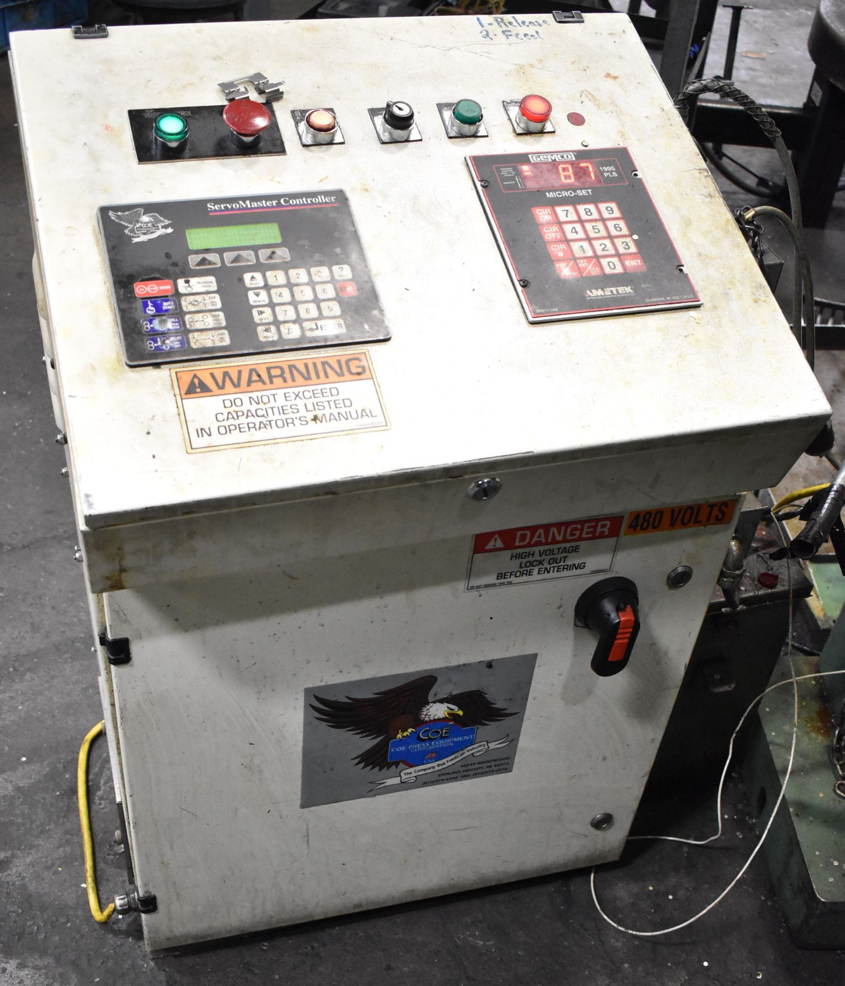 MFG. UNKNOWN PRESS-MOUNTED SERVO FEEDER WITH 25" WIDE CAPACITY, COE SERVOMASTER DIGITAL CONTROL, S/ - Image 4 of 5