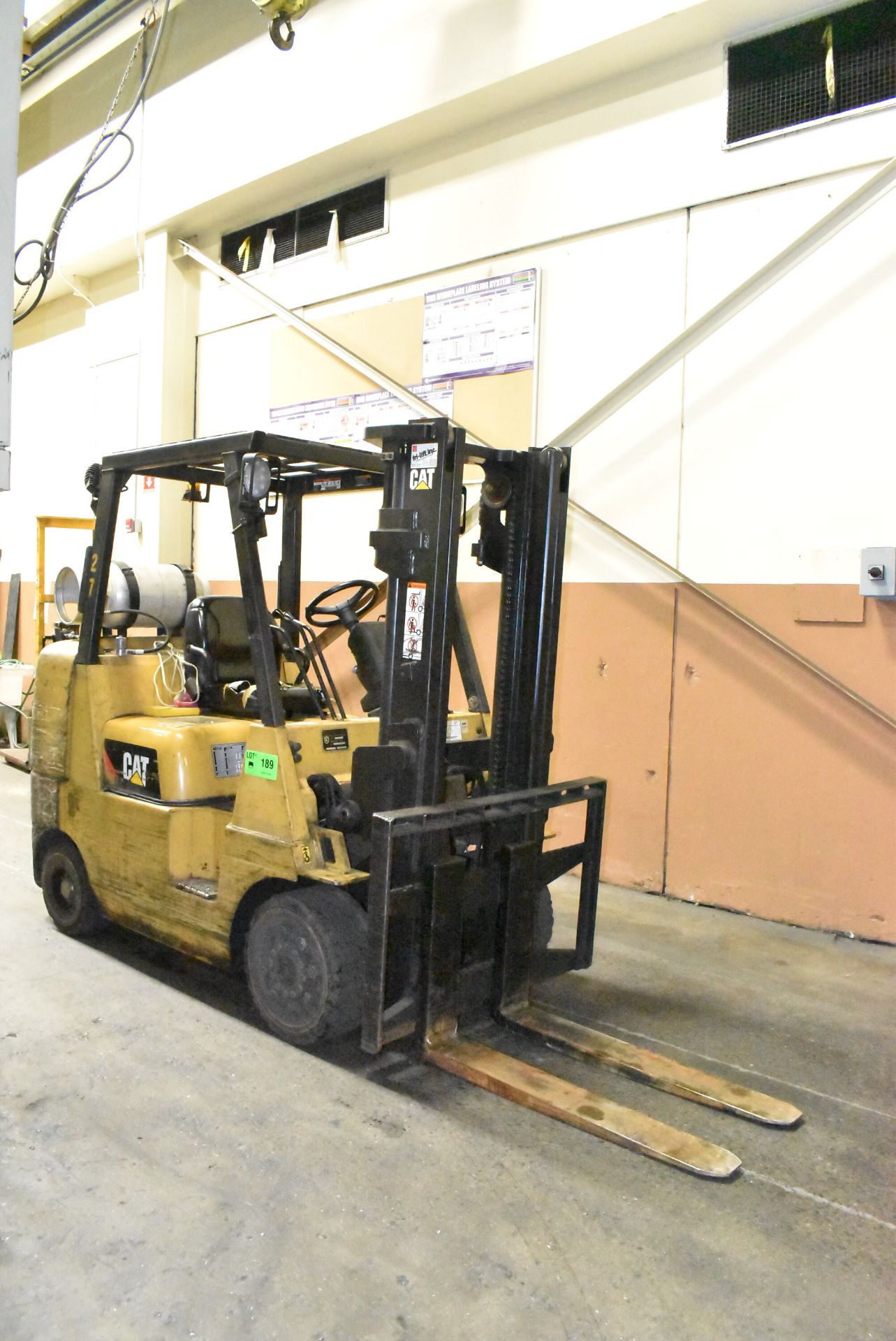 CATERPILLAR GC35K-LP 7,000 LB. LPG FORKLIFT WITH 120" MAX. LIFT HEIGHT, 2-STAGE MAST, SOLID TIRES,