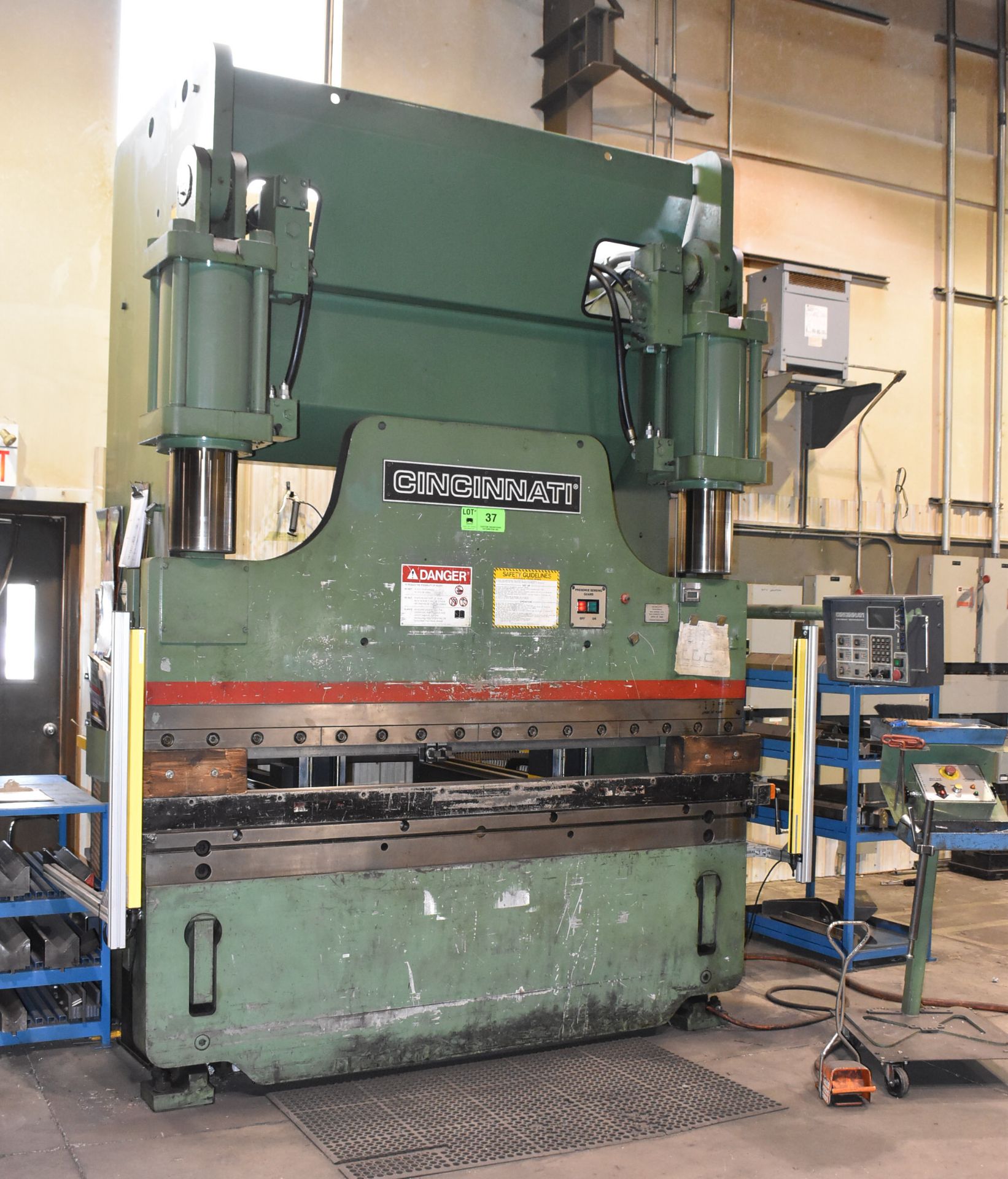 CINCINNATI 230 CBII 8' HYDRAULIC PRESS BRAKE WITH 230 TON CAPACITY, 16 ...