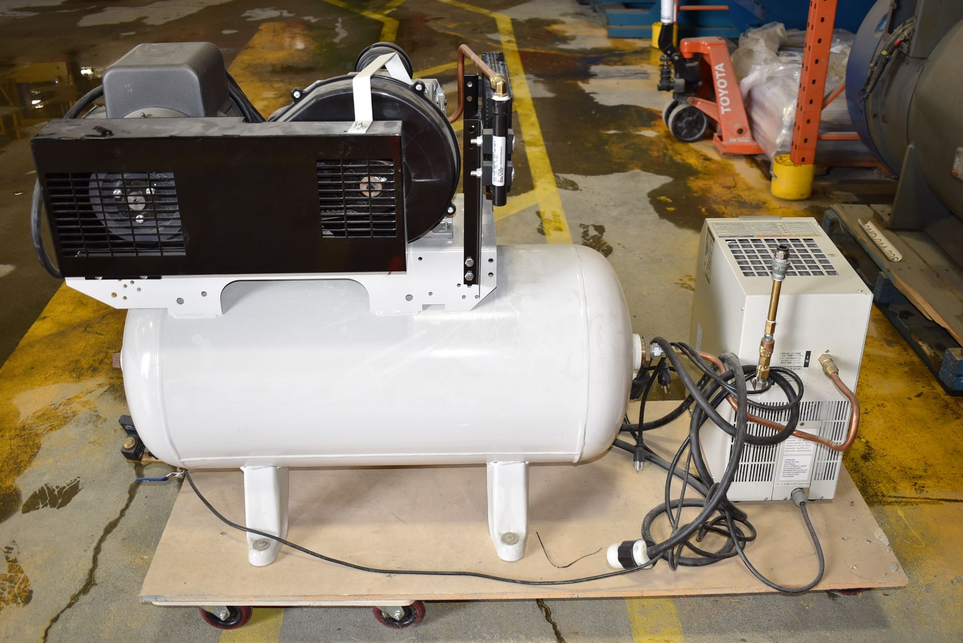 LOT/ POWEREX STS130162 3 HP AIR COMPRESSOR WITH 30 GAL TANK, 8.8 SCFM @ 100 PSIG CAPACITY & SMC - Image 7 of 10