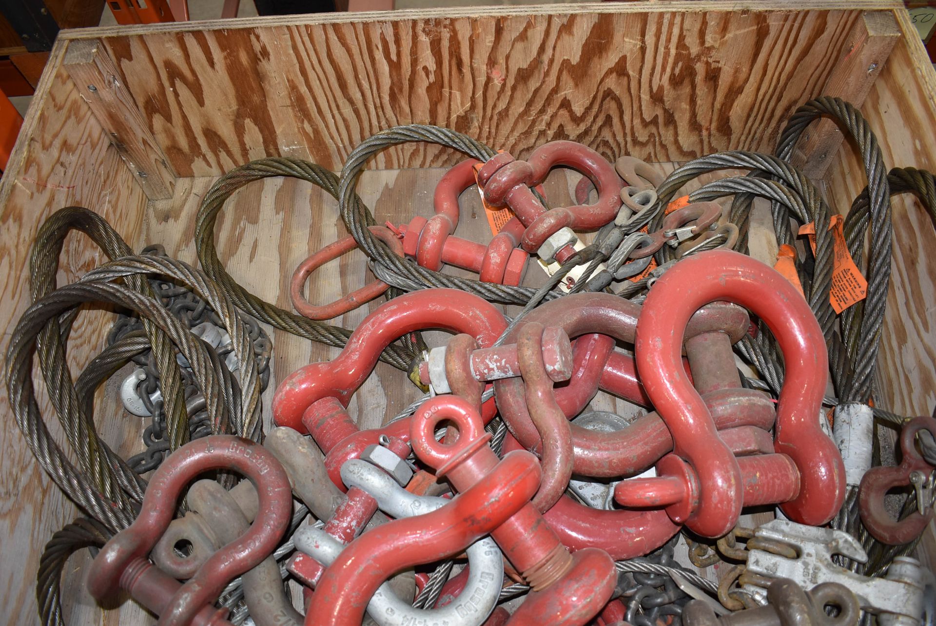 LOT/ CRATE WITH LIFTING SUPPLIES CONSISTING OF SHACKLES, CHAIN & CABLE SLINGS (CMD-304-23S) - Image 3 of 7