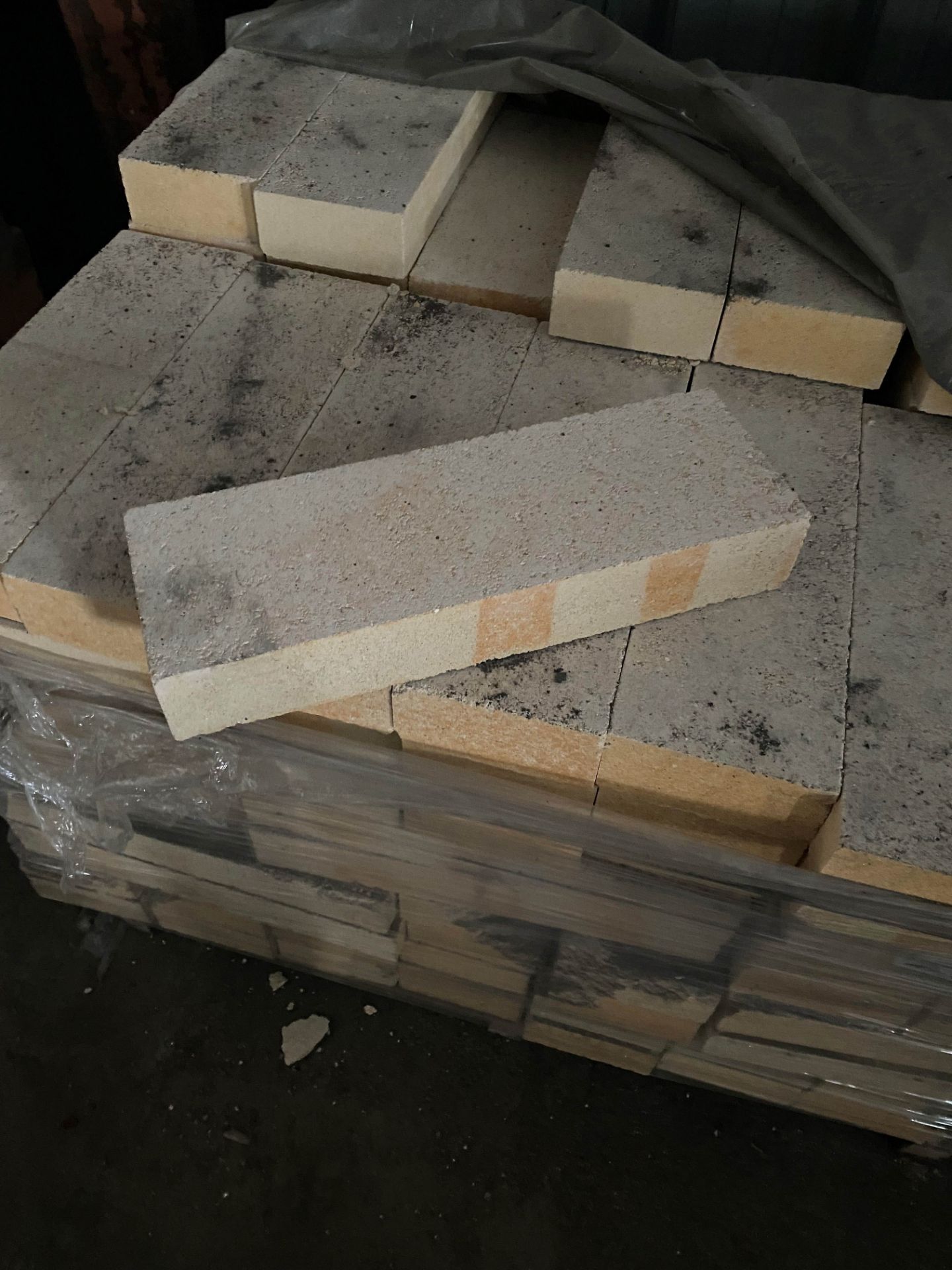 LOT/ (7) PALLETS OF SMELTER FURNACE BRICK (LOCATED IN THOMPSON, MB) - Image 3 of 3