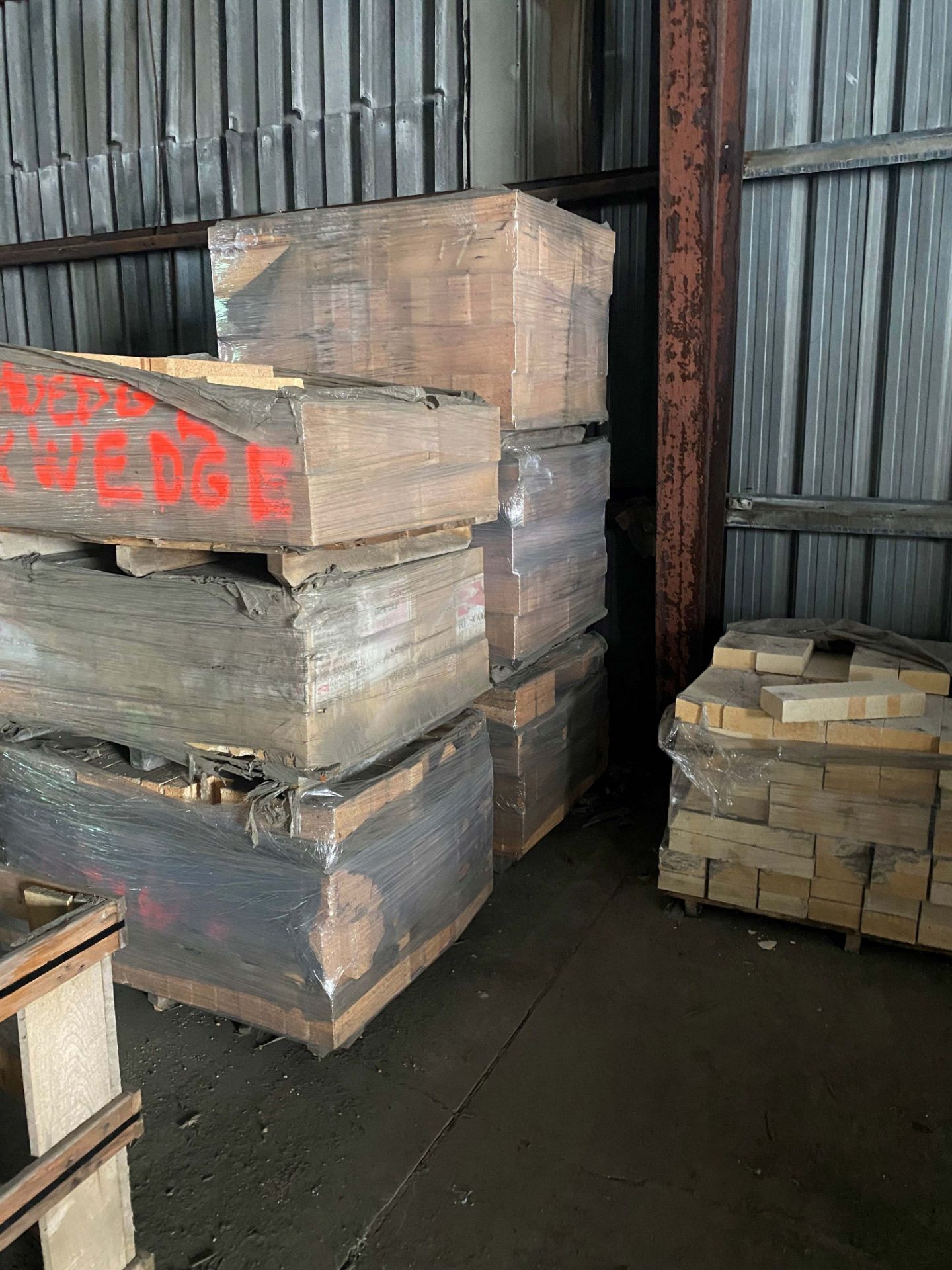 LOT/ (7) PALLETS OF SMELTER FURNACE BRICK (LOCATED IN THOMPSON, MB)