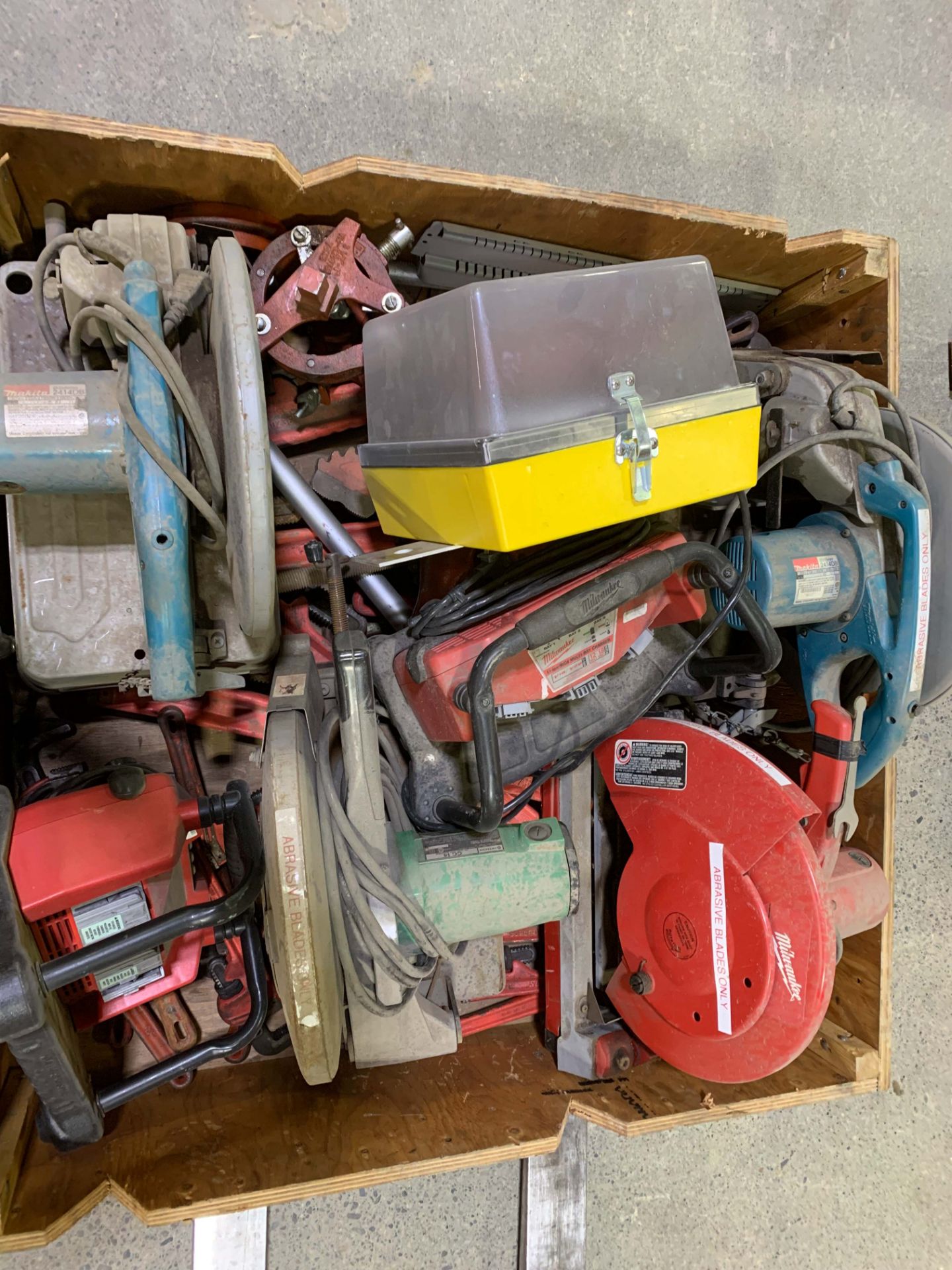 LOT/ CRATE WITH CONTENTS CONSISTING OF (4) ABRASIVE CUT OFF SAWS, (2) MILWAUKEE MULTI-STATION - Image 3 of 9